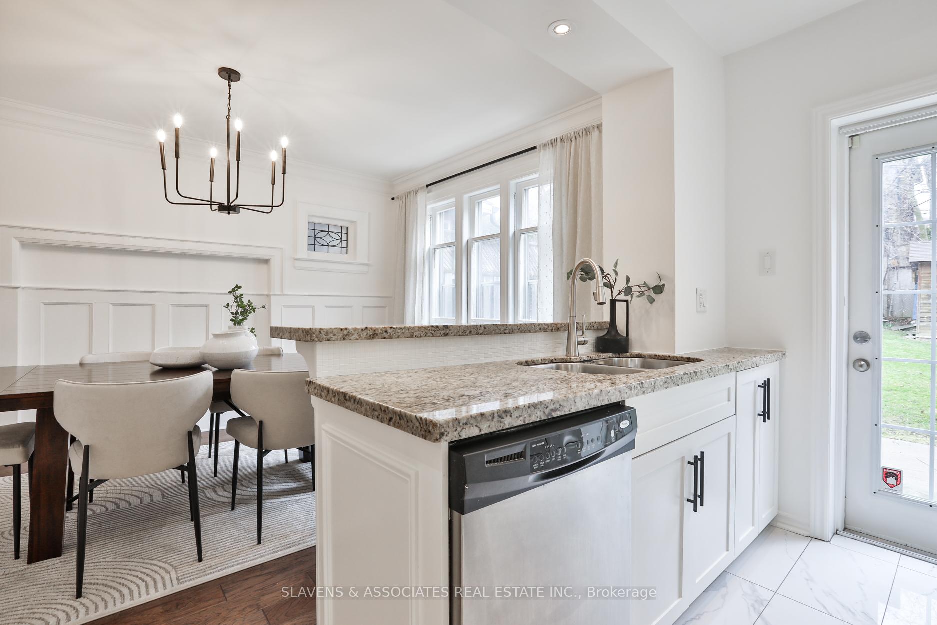Photo 14 of 34 Burnaby Boulevard, Toronto, Yonge-Eglinton — HOMEH