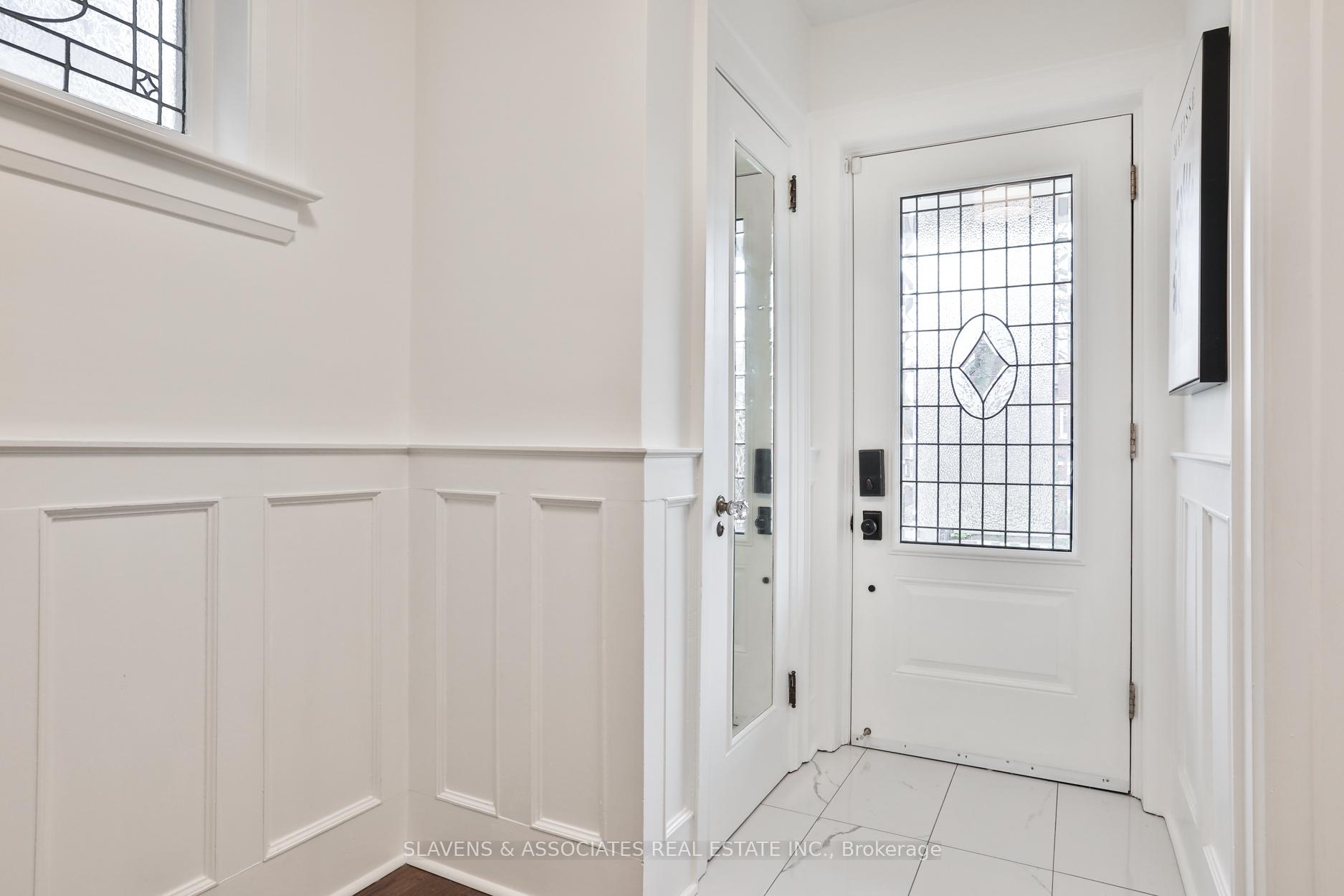 Photo 17 of 34 Burnaby Boulevard, Toronto, Yonge-Eglinton — HOMEH