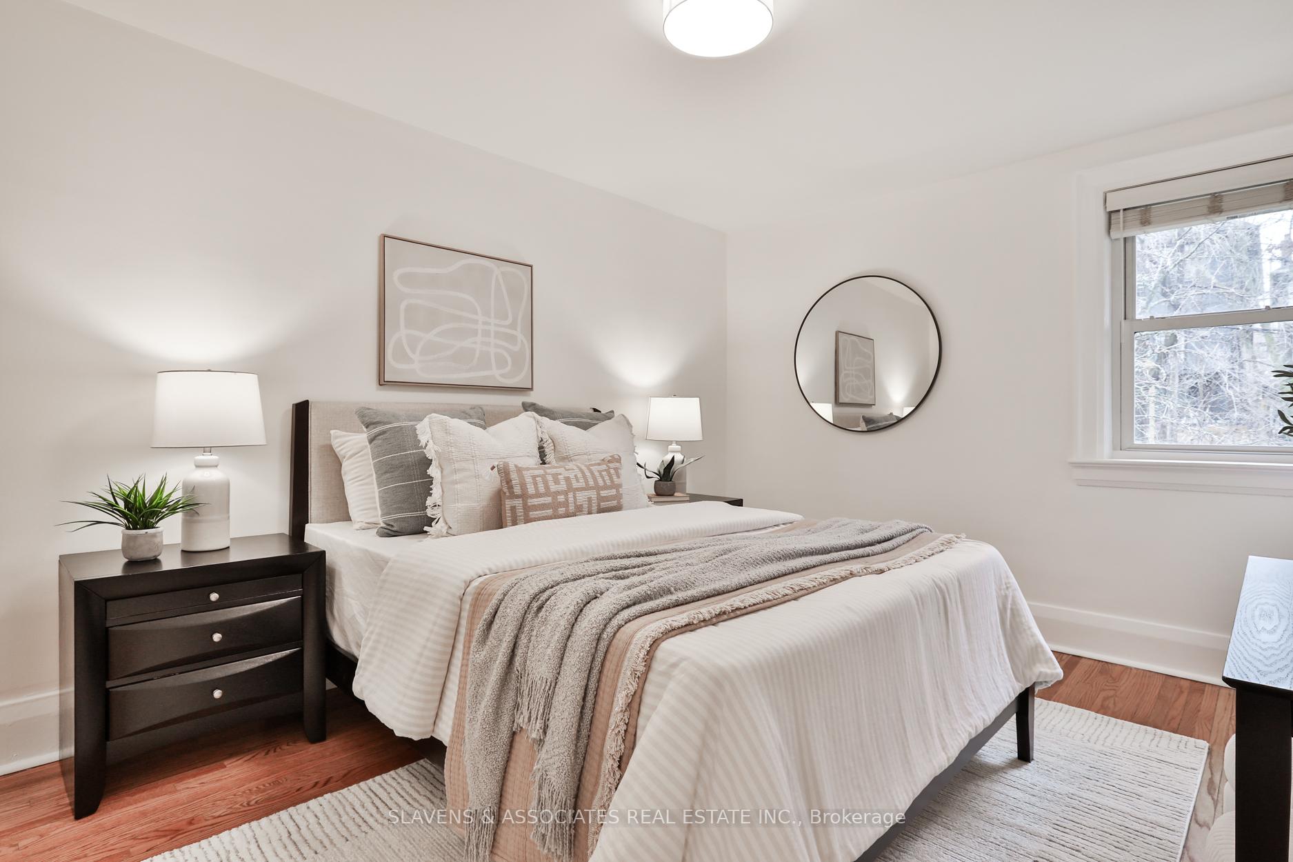 Photo 18 of 34 Burnaby Boulevard, Toronto, Yonge-Eglinton — HOMEH
