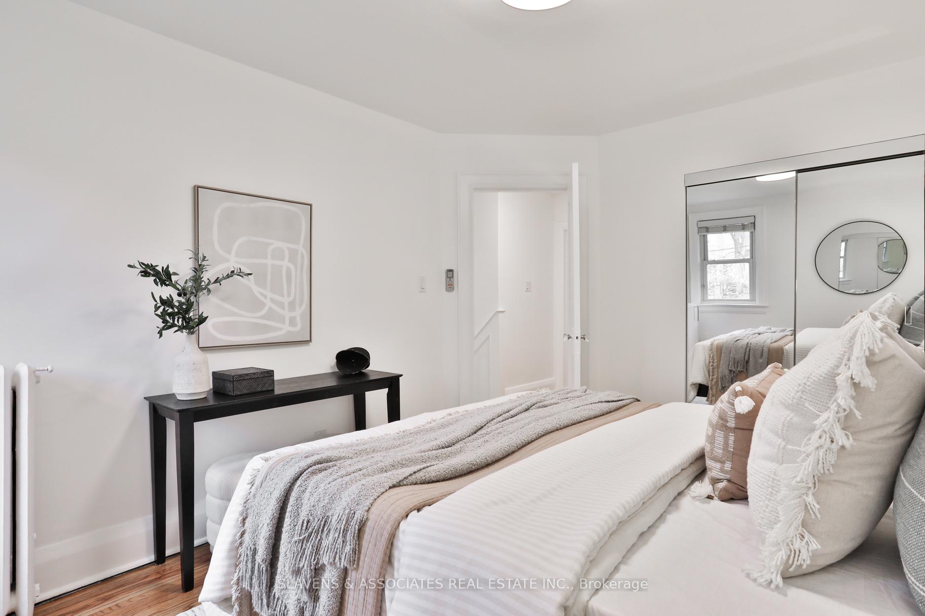 Photo 20 of 34 Burnaby Boulevard, Toronto, Yonge-Eglinton — HOMEH