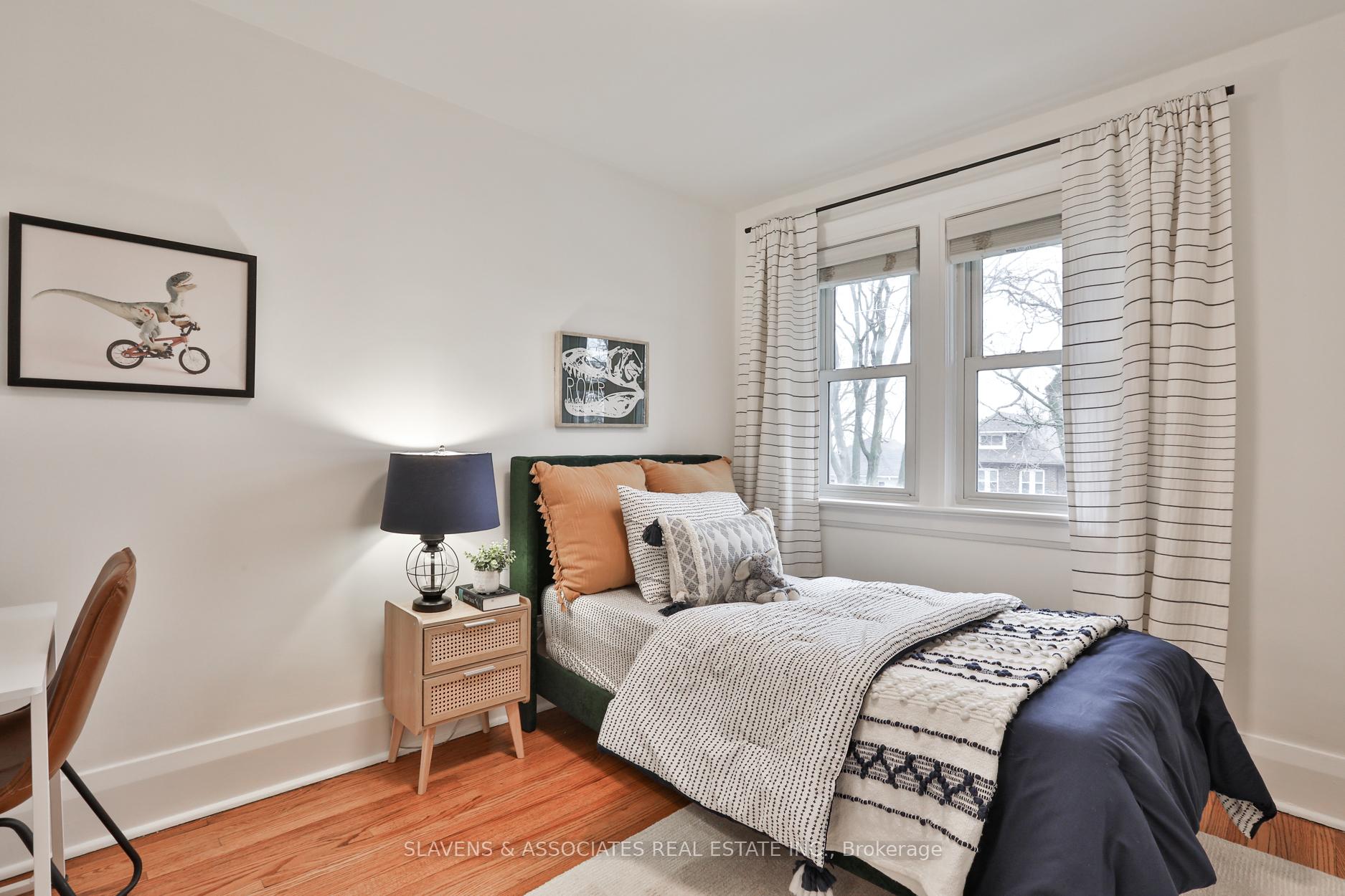 Photo 23 of 34 Burnaby Boulevard, Toronto, Yonge-Eglinton — HOMEH