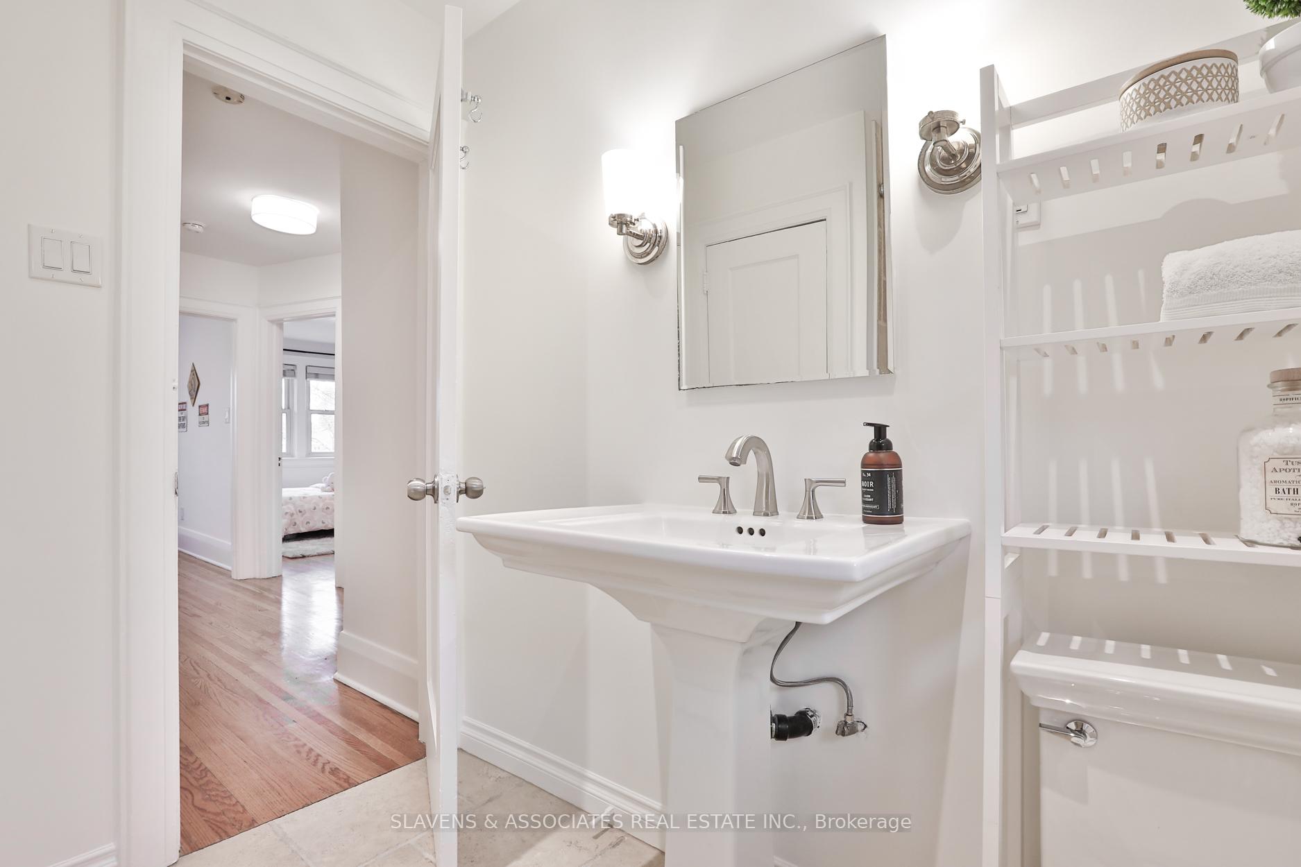 Photo 27 of 34 Burnaby Boulevard, Toronto, Yonge-Eglinton — HOMEH