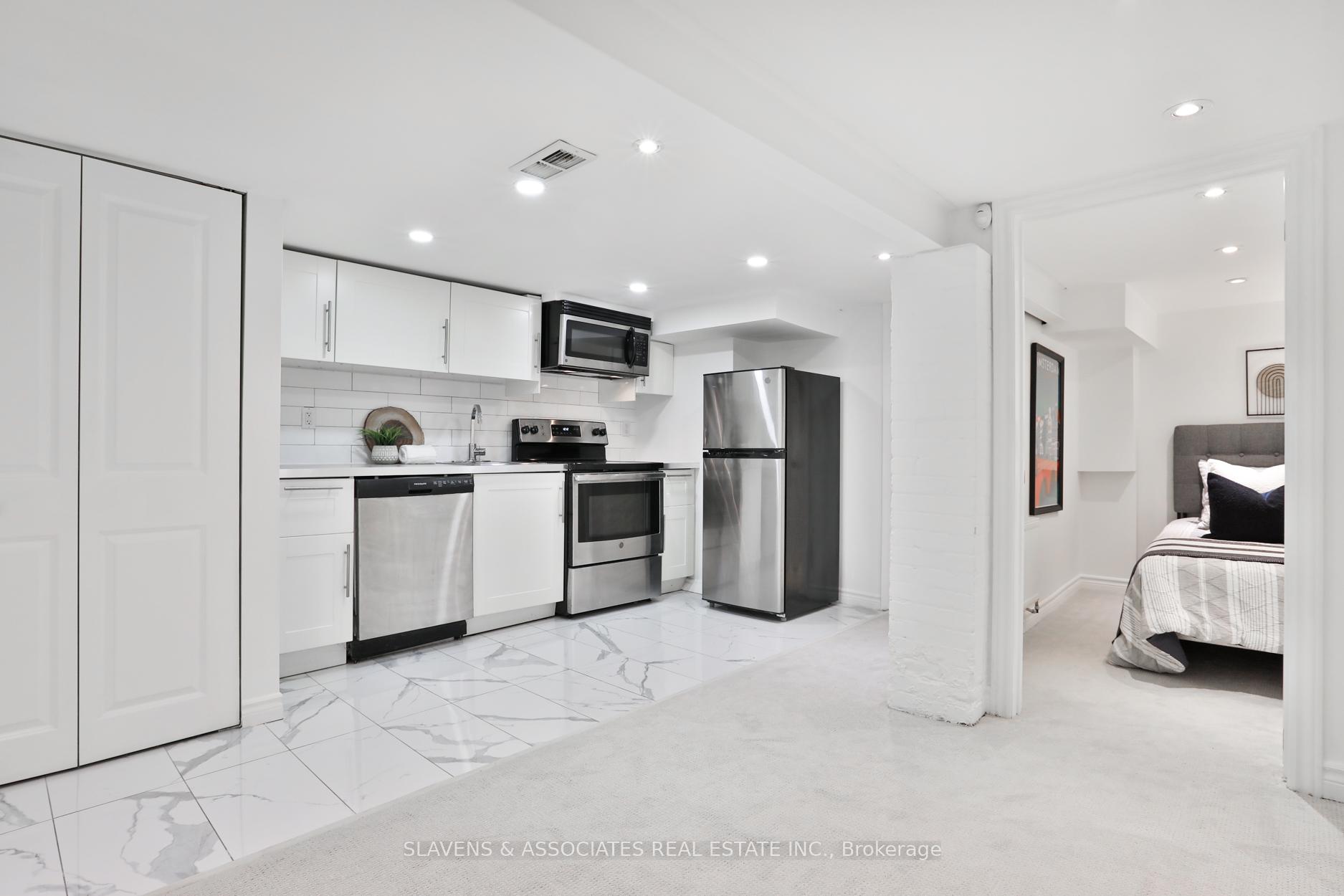 Photo 28 of 34 Burnaby Boulevard, Toronto, Yonge-Eglinton — HOMEH