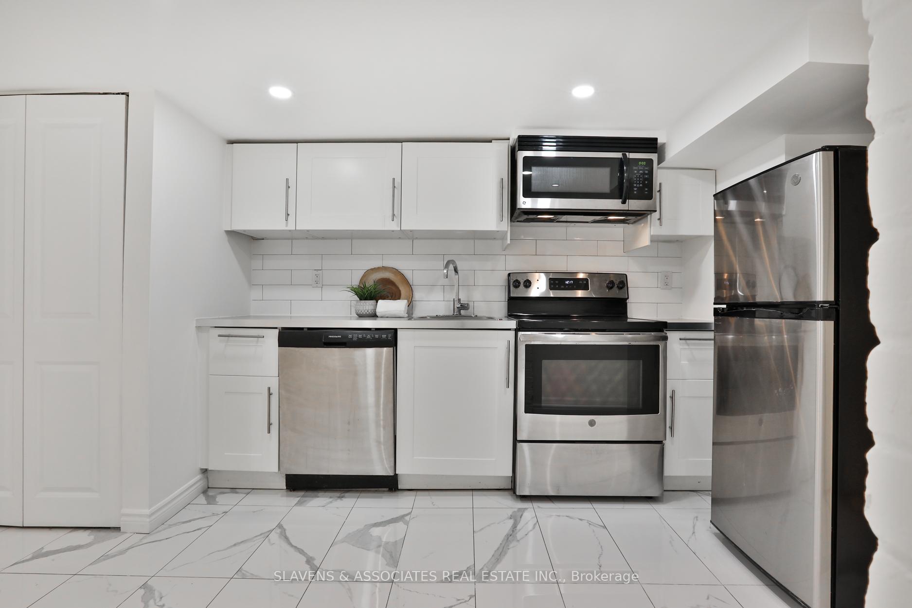 Photo 29 of 34 Burnaby Boulevard, Toronto, Yonge-Eglinton — HOMEH