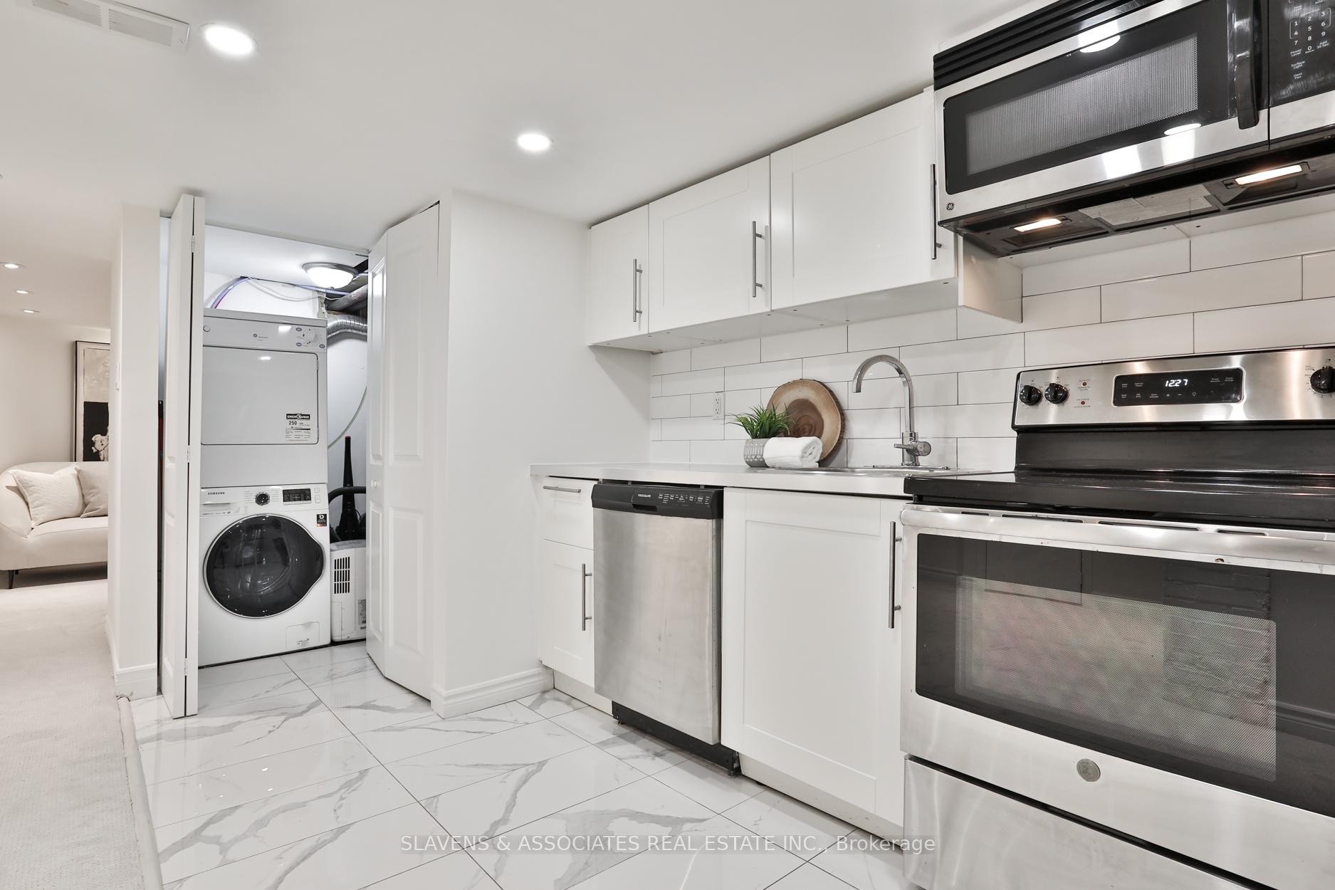 Photo 30 of 34 Burnaby Boulevard, Toronto, Yonge-Eglinton — HOMEH