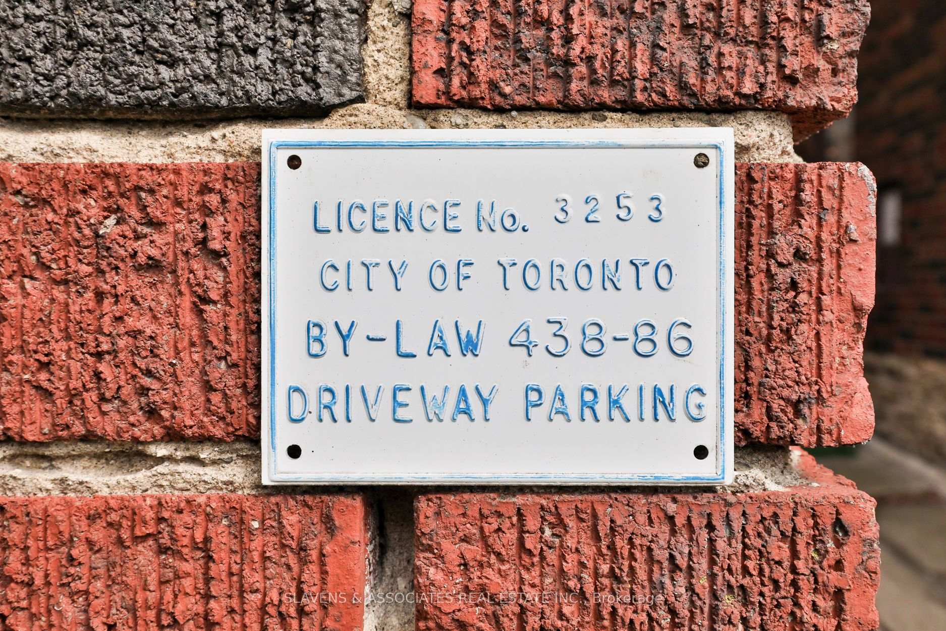 Photo 37 of 34 Burnaby Boulevard, Toronto, Yonge-Eglinton — HOMEH