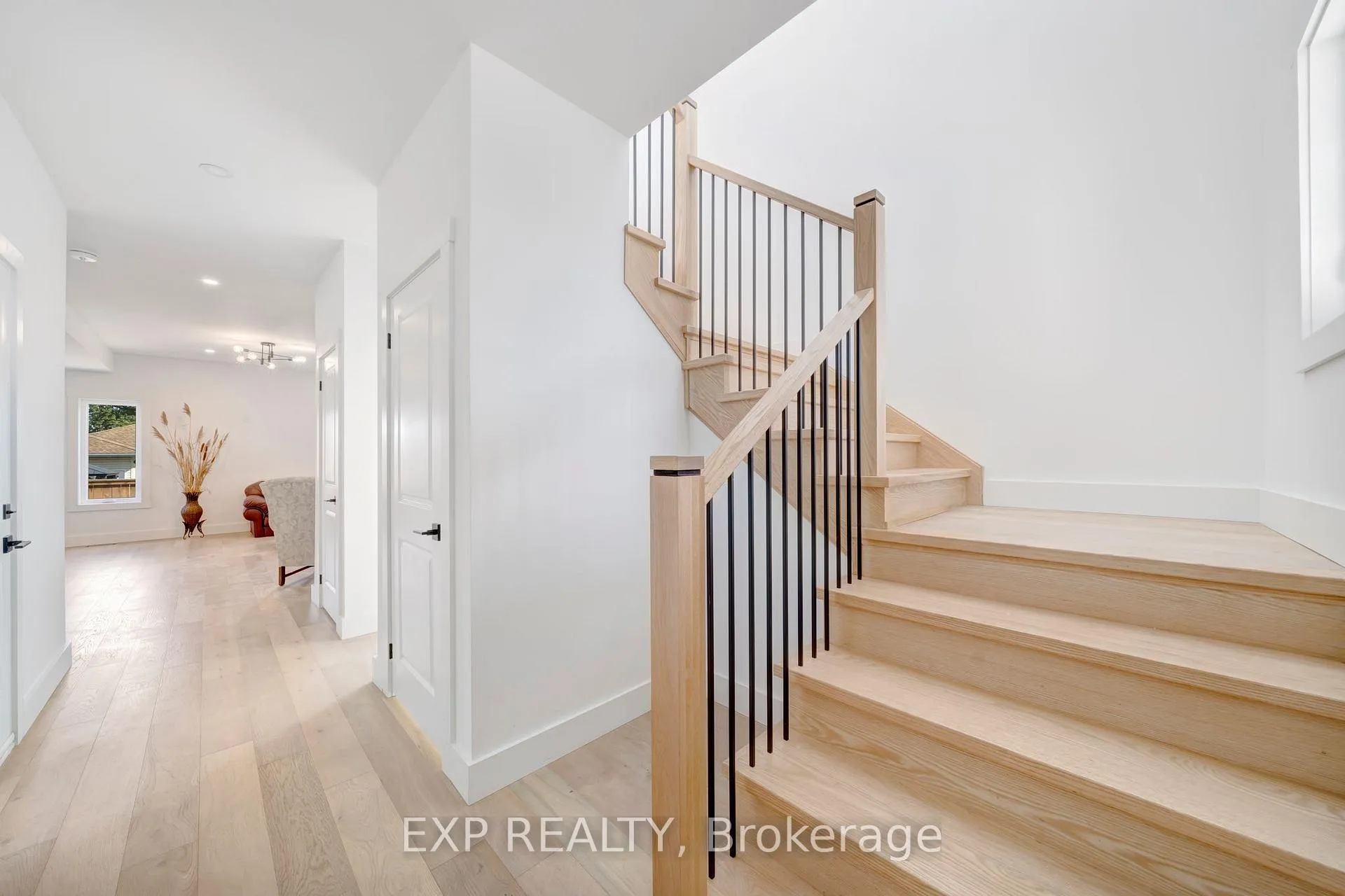 Photo 2 of 210 Morton Street, Thorold, Allanburg/Thorold South — HOMEH