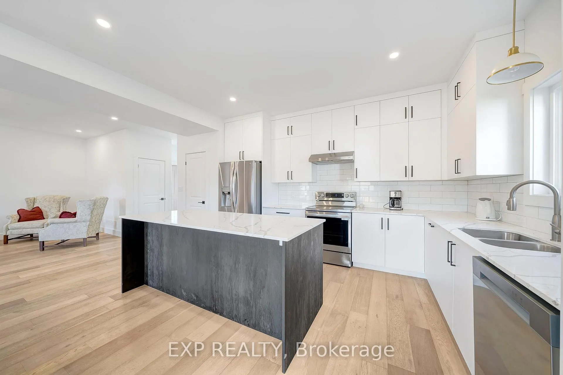 Photo 3 of 210 Morton Street, Thorold, Allanburg/Thorold South — HOMEH