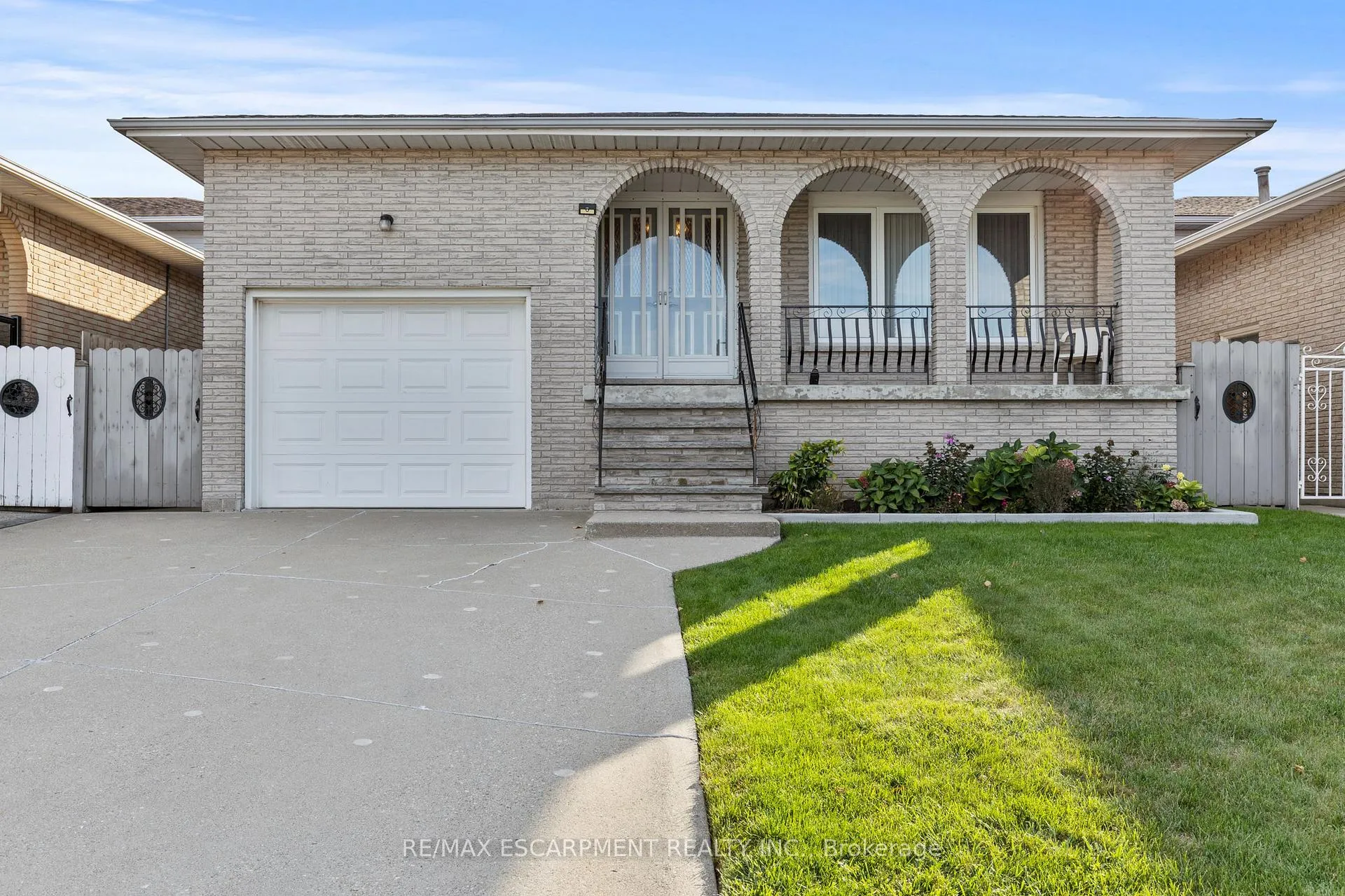 Photo 3 of 48 Village Drive, Hamilton, Kentley — HOMEH