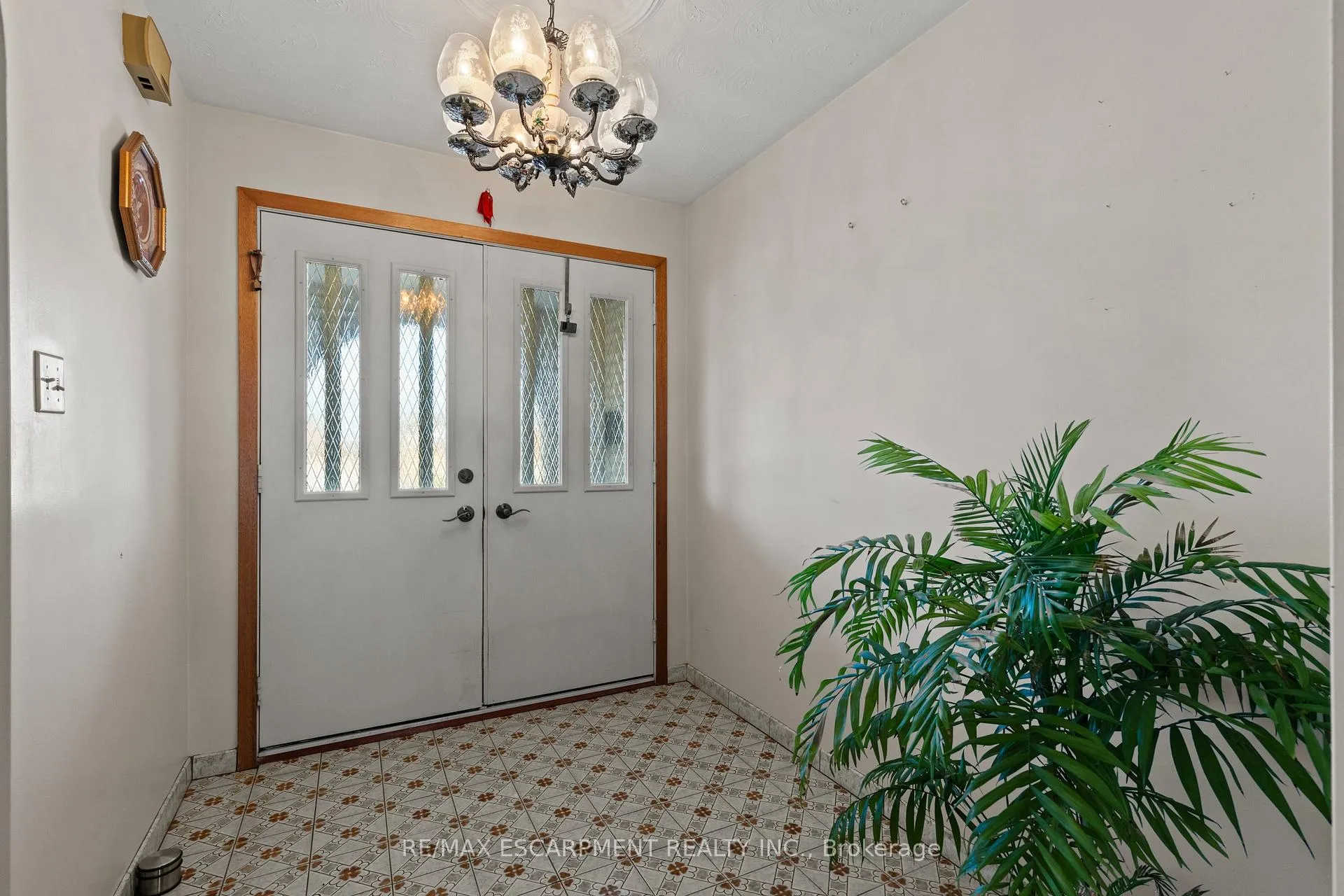 Photo 5 of 48 Village Drive, Hamilton, Kentley — HOMEH