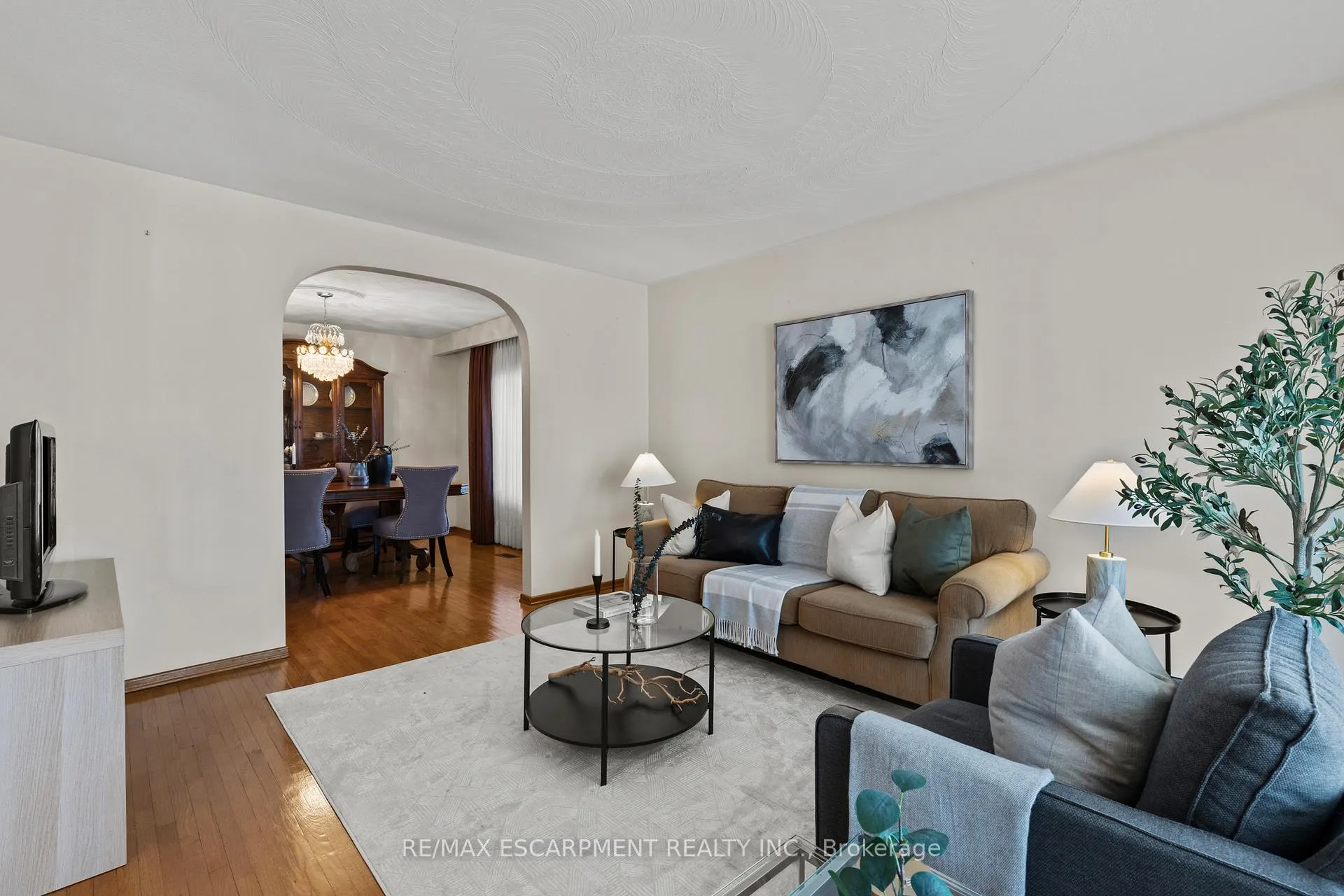 Photo 8 of 48 Village Drive, Hamilton, Kentley — HOMEH