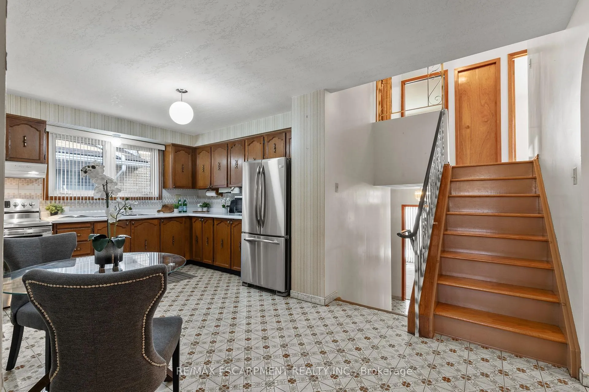Photo 14 of 48 Village Drive, Hamilton, Kentley — HOMEH