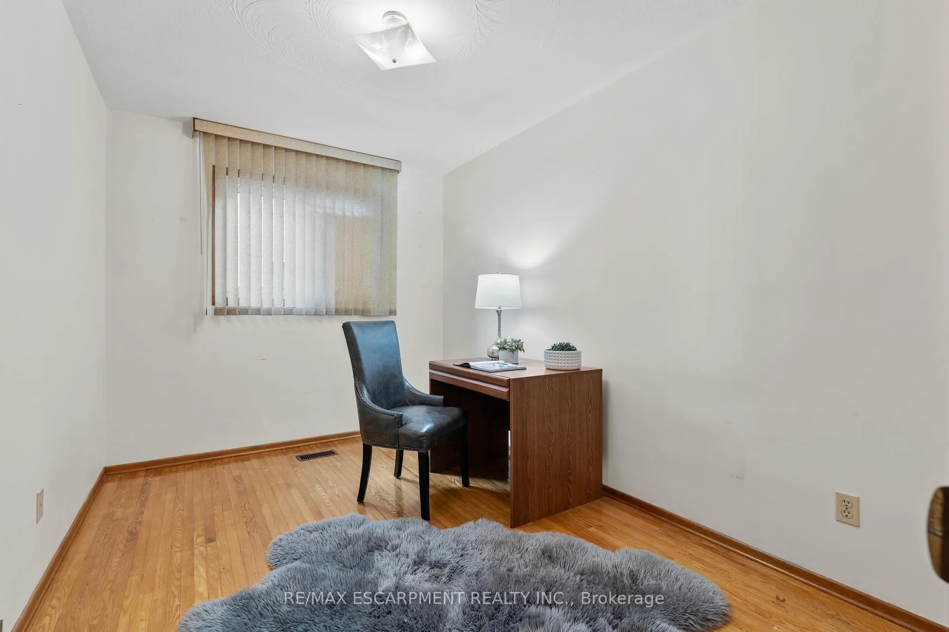 Photo 22 of 48 Village Drive, Hamilton, Kentley — HOMEH