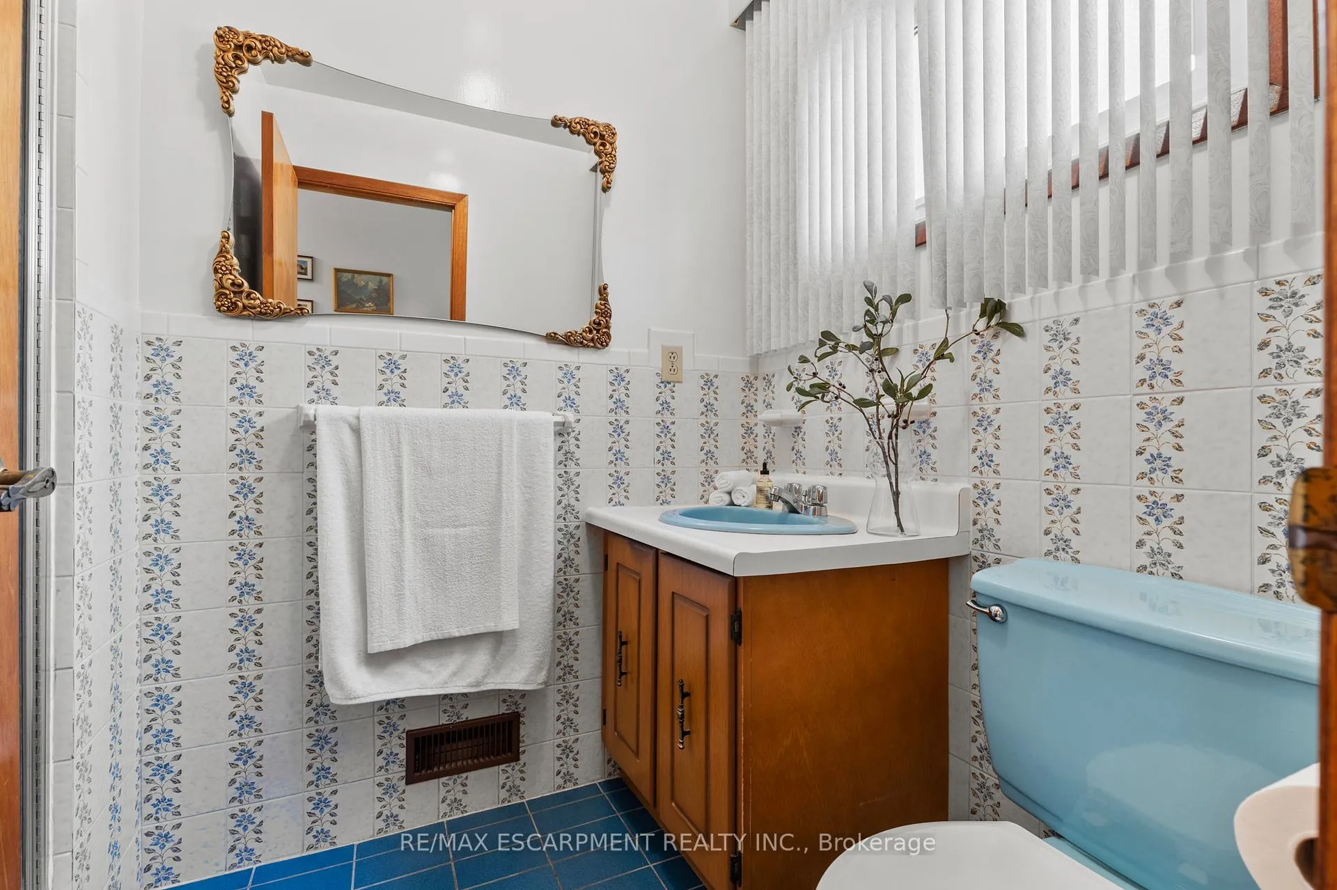 Photo 23 of 48 Village Drive, Hamilton, Kentley — HOMEH