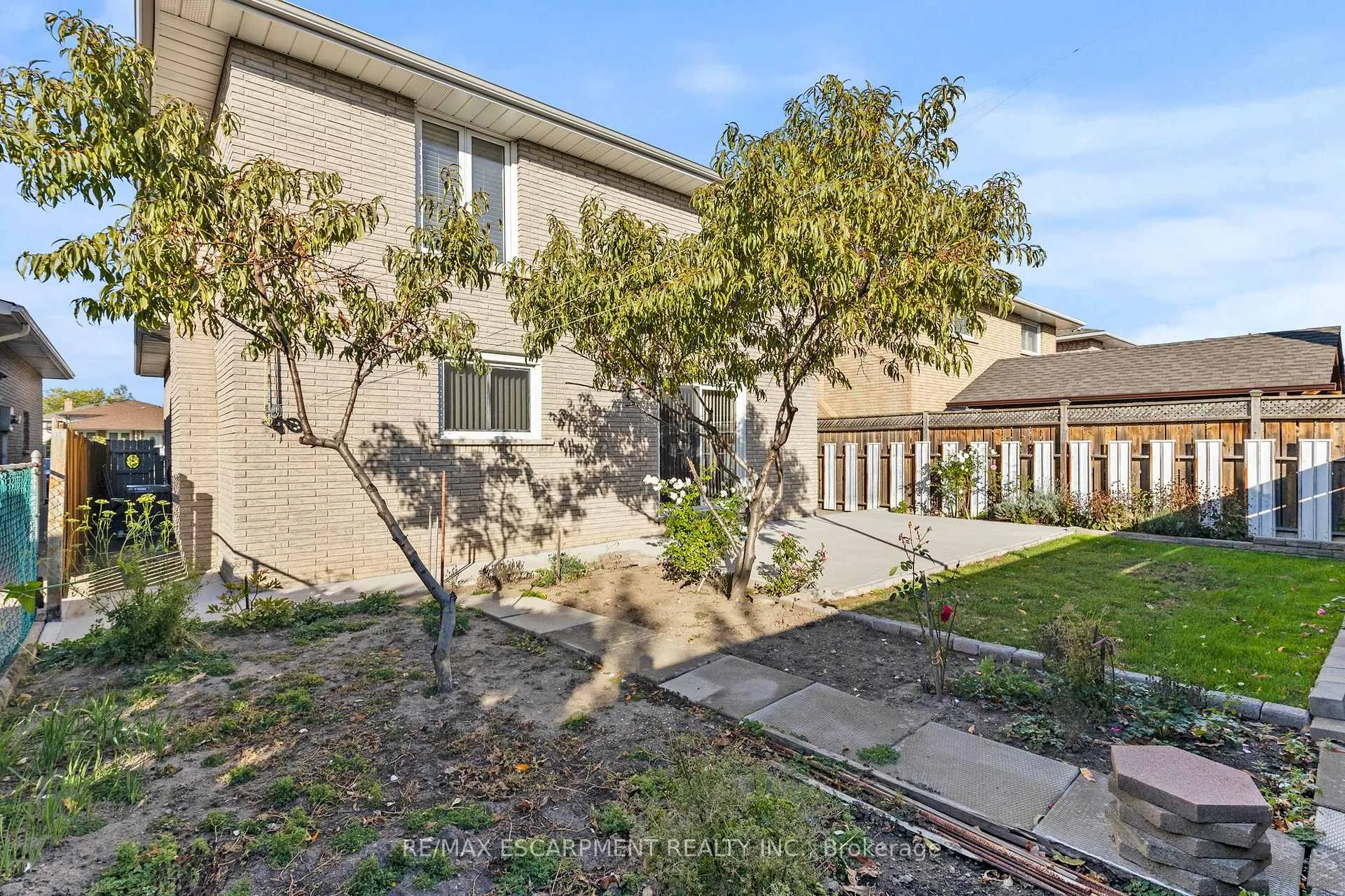 Photo 29 of 48 Village Drive, Hamilton, Kentley — HOMEH