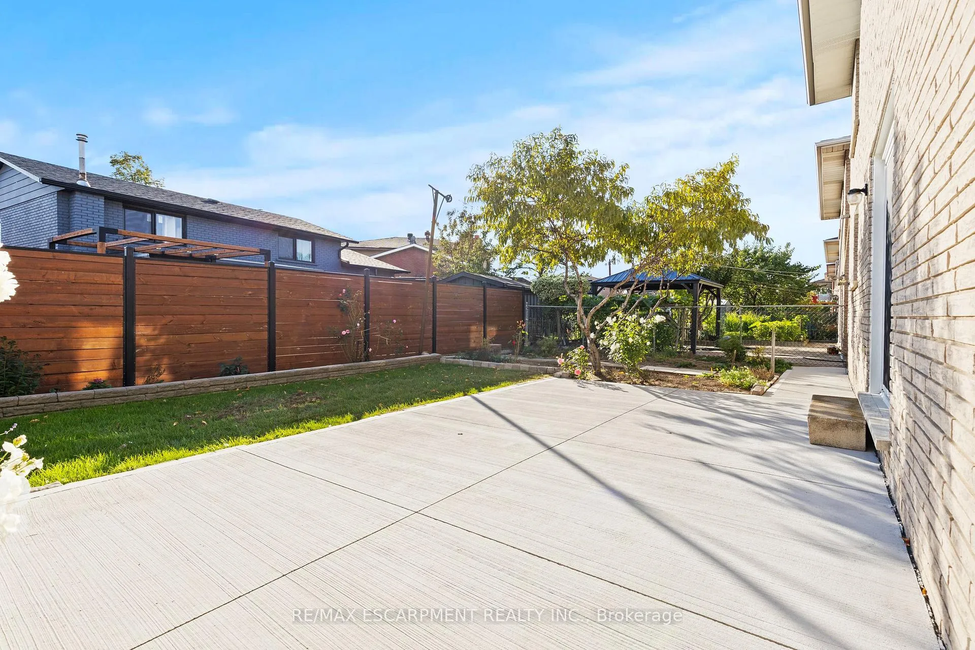 Photo 30 of 48 Village Drive, Hamilton, Kentley — HOMEH