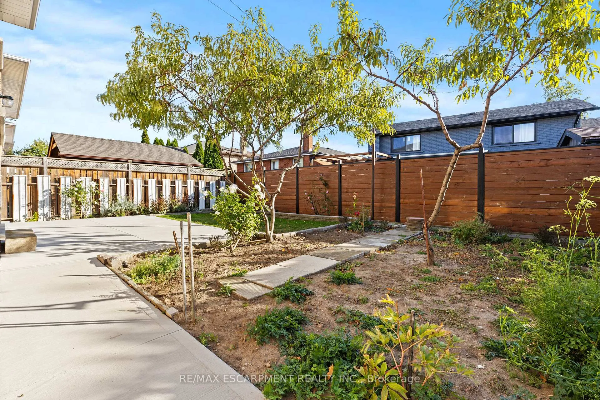 Photo 31 of 48 Village Drive, Hamilton, Kentley — HOMEH