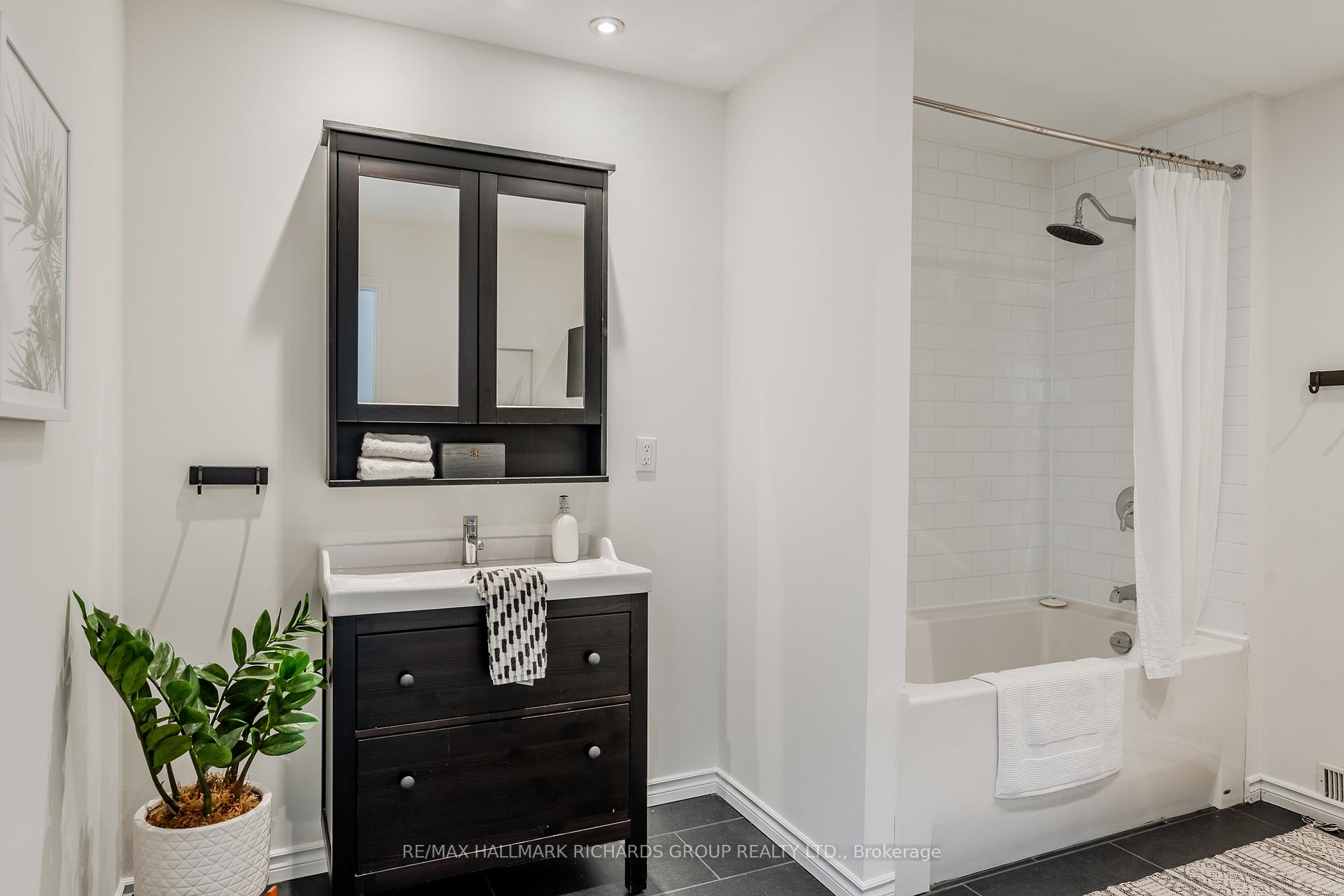 Photo 13 of 413 Rhodes Avenue, Toronto, Greenwood-Coxwell — HOMEH