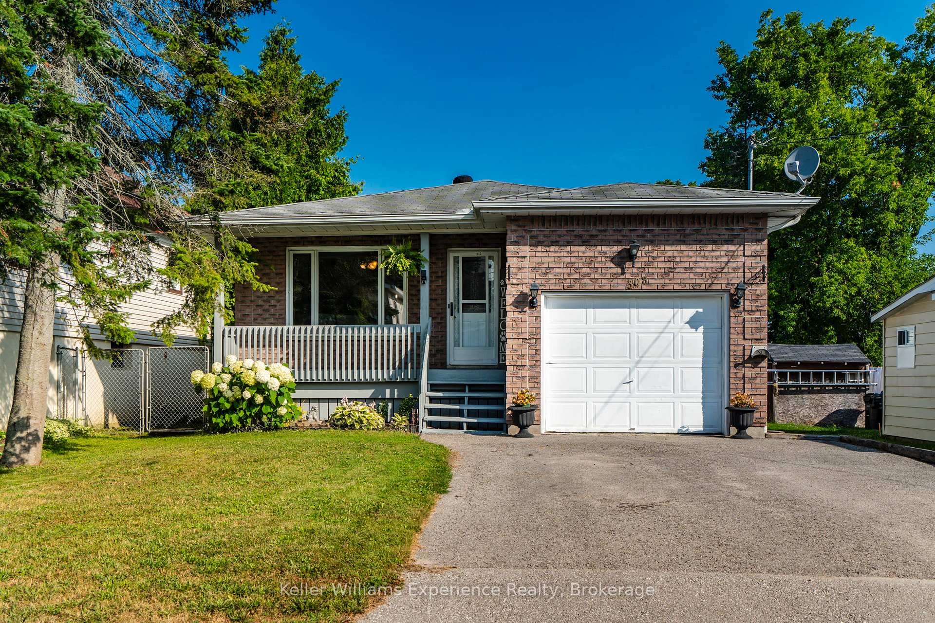 Front of 308 Assiniboia Street