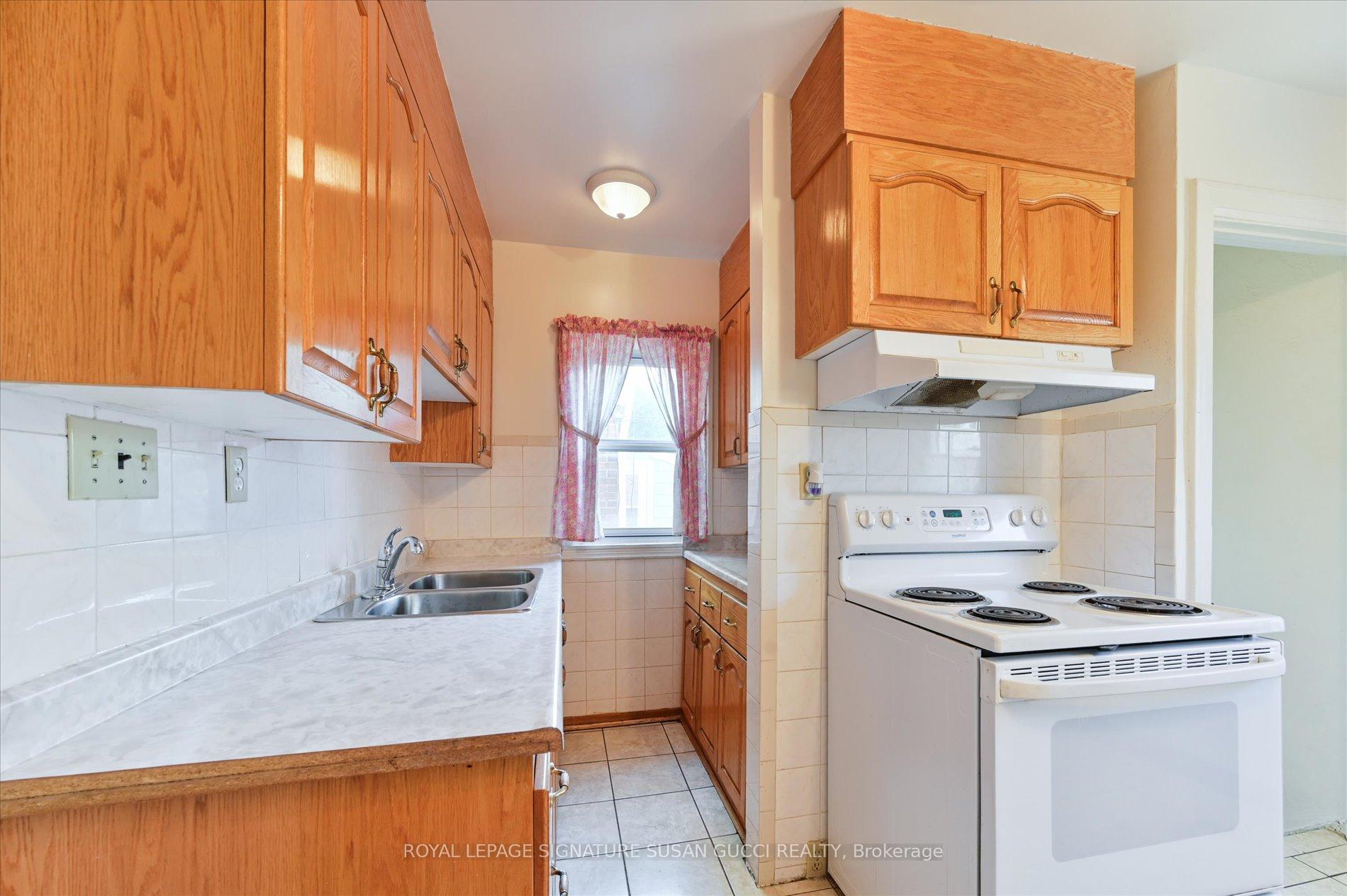 Photo 12 of 418 Sammon Avenue, Toronto, Danforth Village-East York — HOMEH