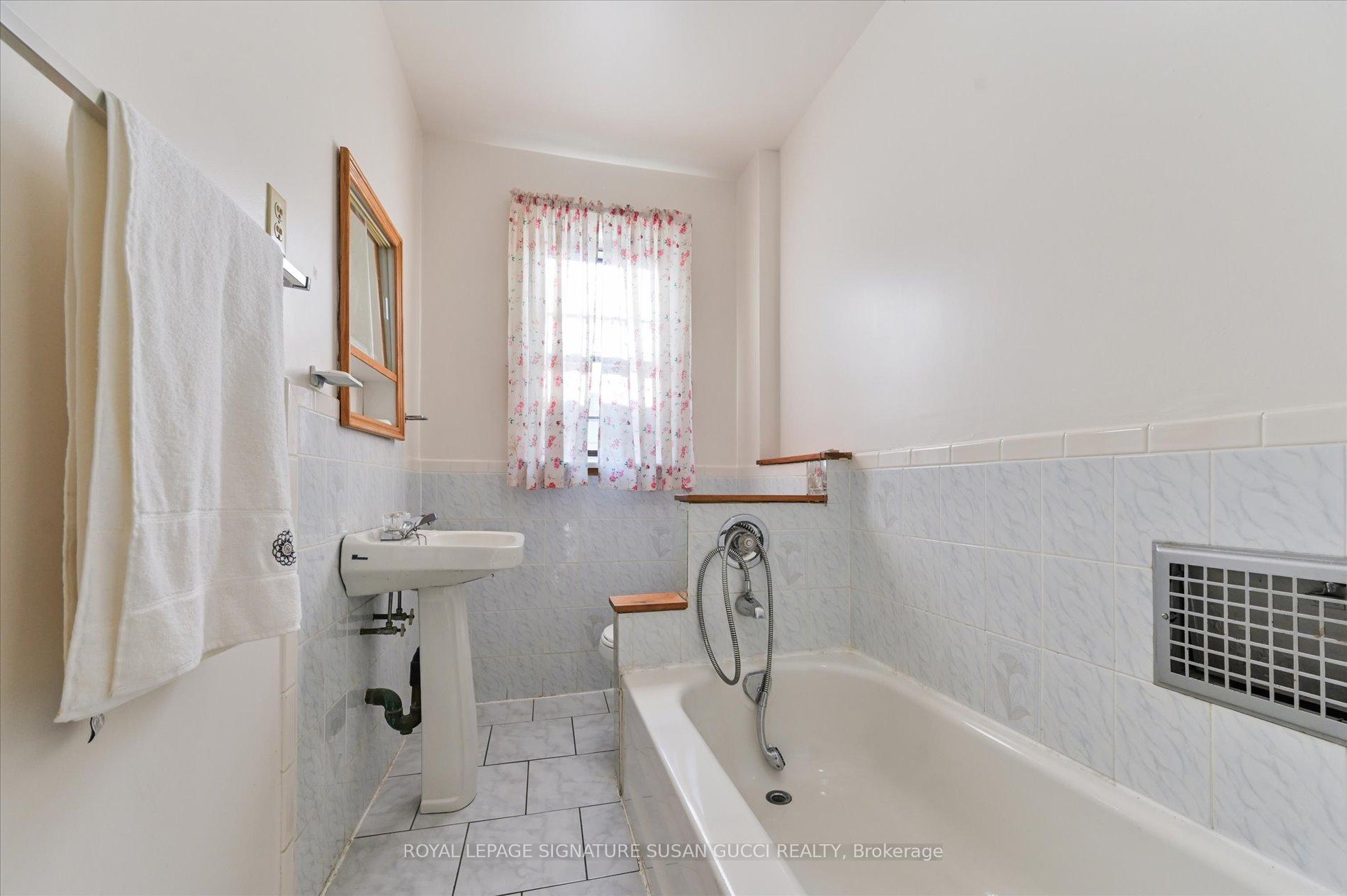 Photo 32 of 418 Sammon Avenue, Toronto, Danforth Village-East York — HOMEH