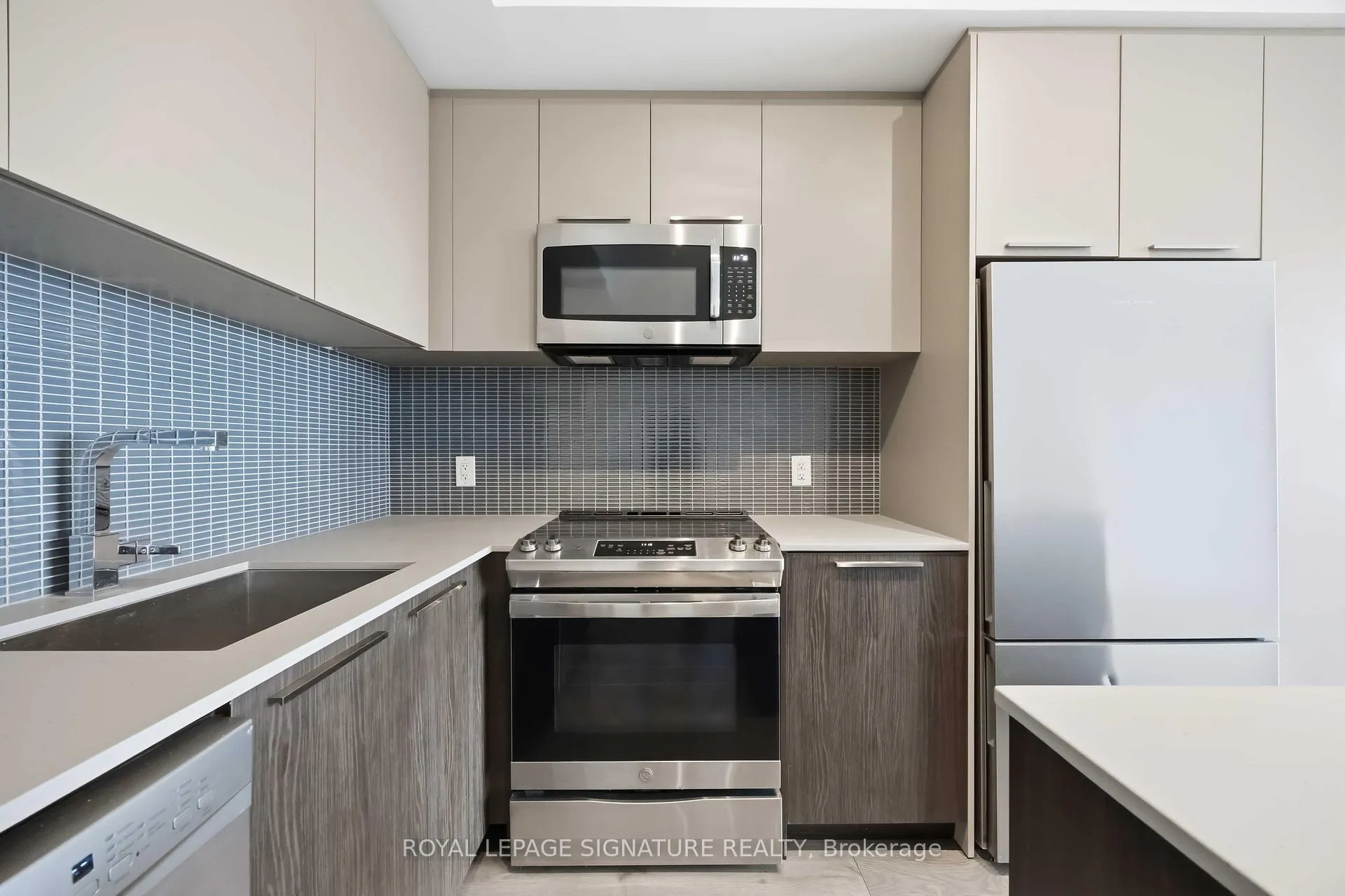 Photo 4 of Unit 604, 20 Brin Drive, Etobicoke, Edenbridge-Humber Valley — HOMEH