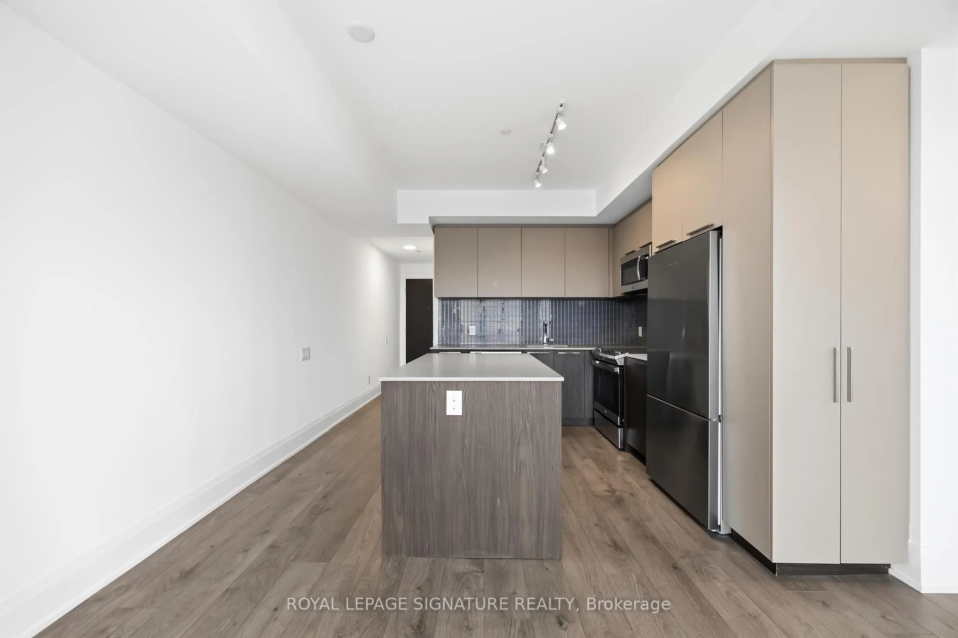 Photo 6 of Unit 604, 20 Brin Drive, Etobicoke, Edenbridge-Humber Valley — HOMEH