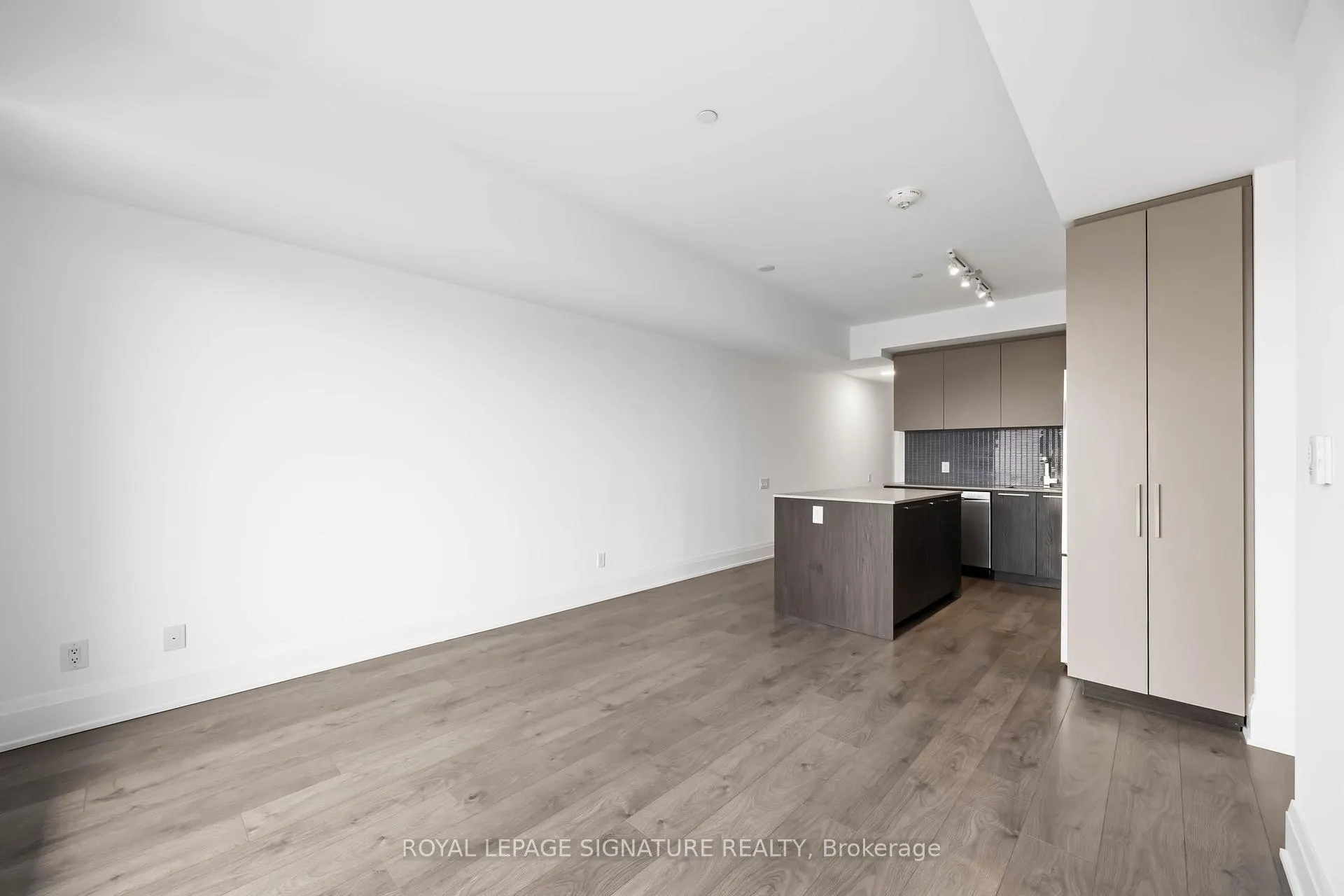 Photo 7 of Unit 604, 20 Brin Drive, Etobicoke, Edenbridge-Humber Valley — HOMEH