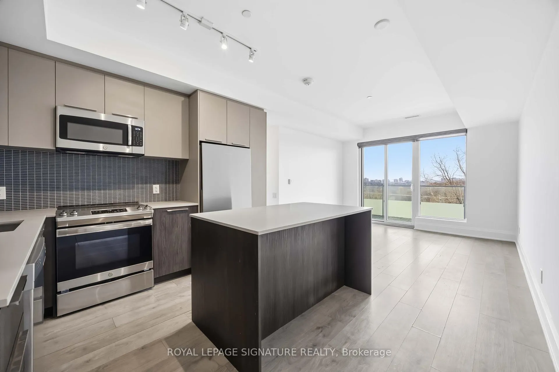 Photo 8 of Unit 604, 20 Brin Drive, Etobicoke, Edenbridge-Humber Valley — HOMEH