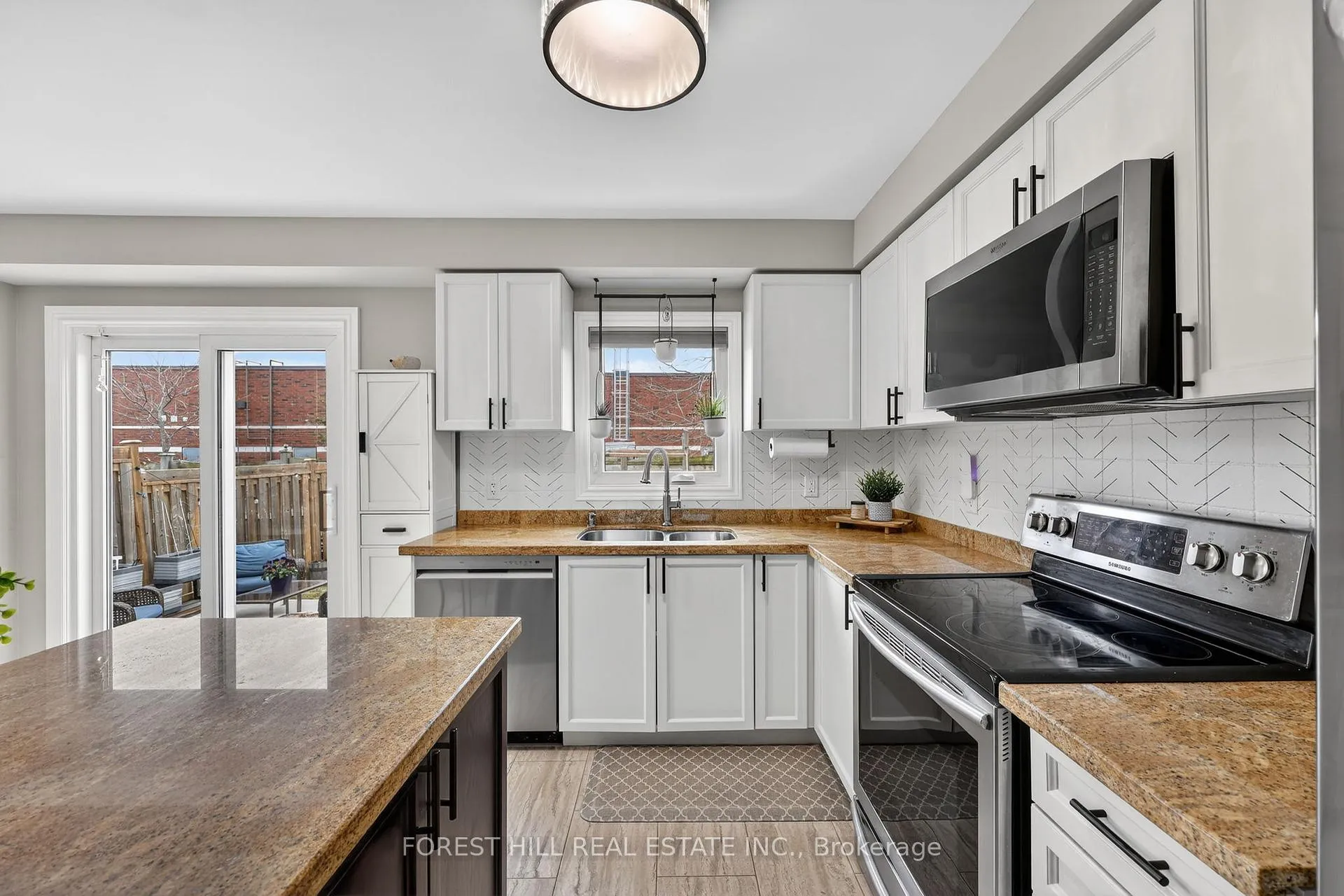 Photo 10 of 102 Majesty Boulevard, Barrie, Innis-Shore — HOMEH