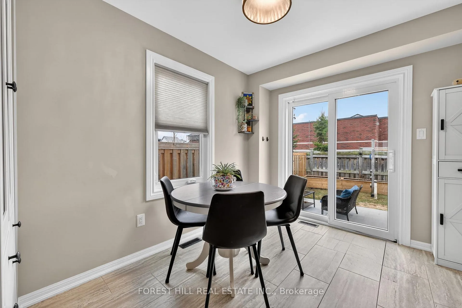 Photo 12 of 102 Majesty Boulevard, Barrie, Innis-Shore — HOMEH