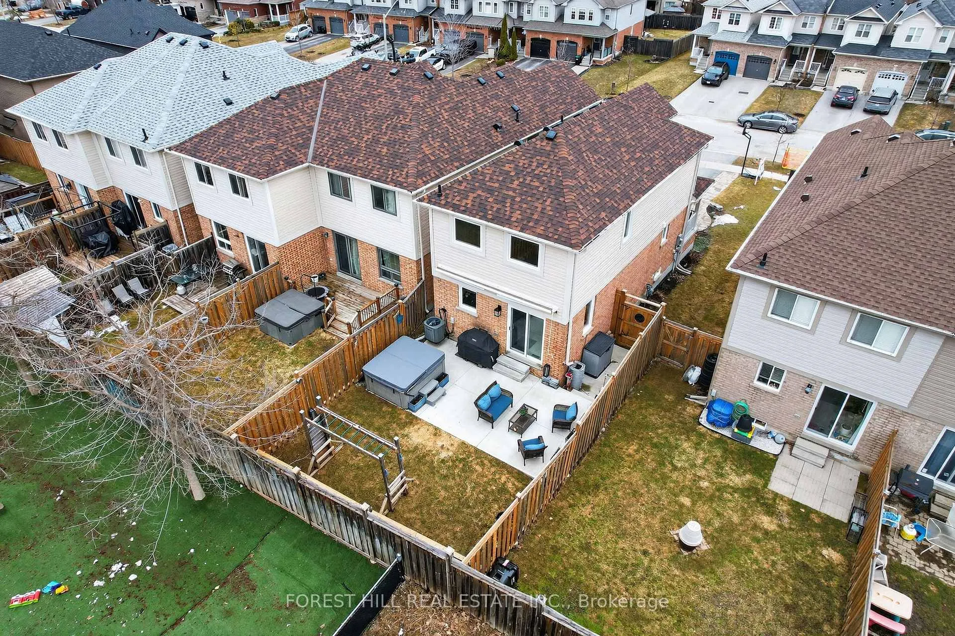 Photo 32 of 102 Majesty Boulevard, Barrie, Innis-Shore — HOMEH