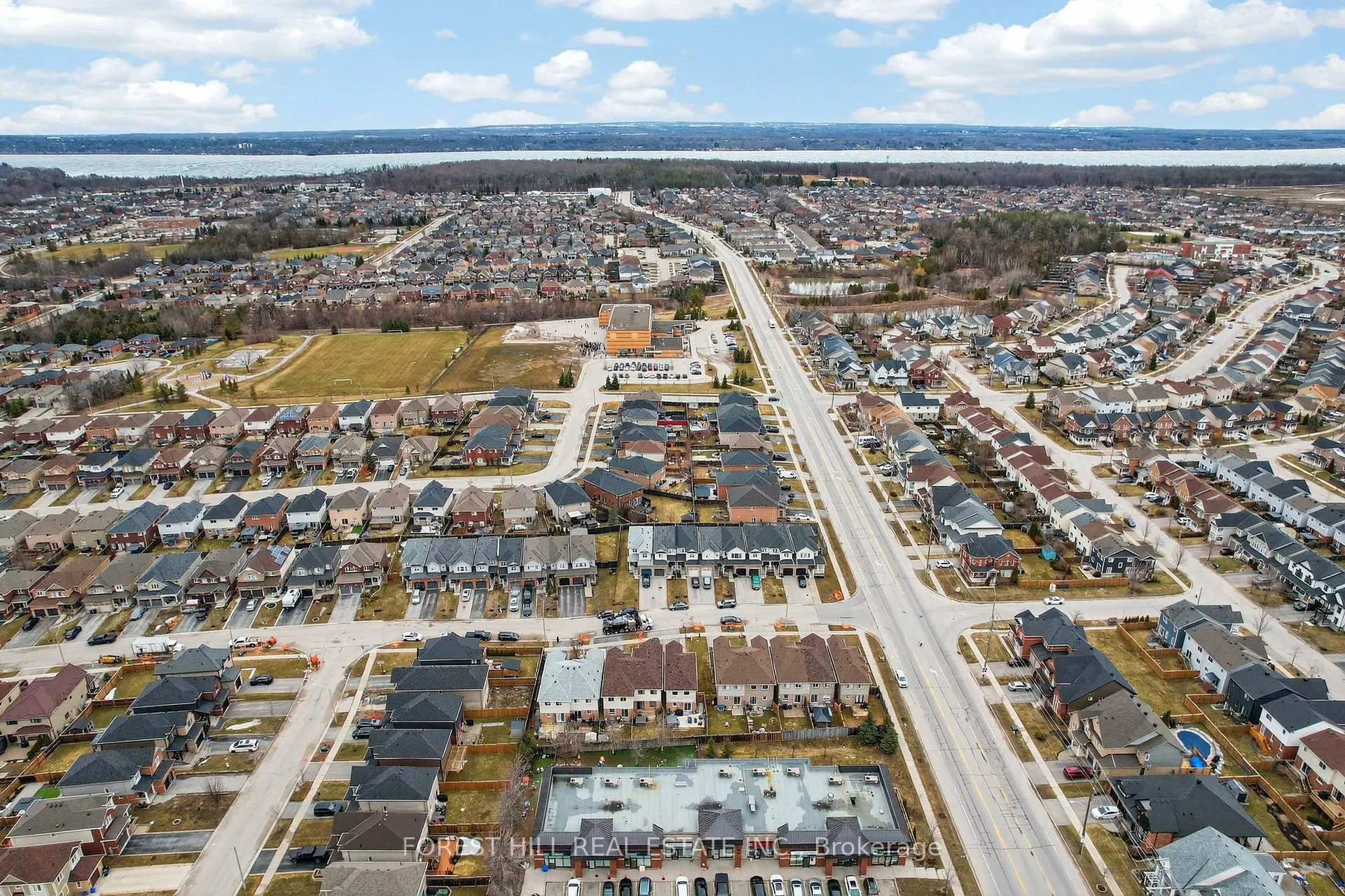 Photo 33 of 102 Majesty Boulevard, Barrie, Innis-Shore — HOMEH