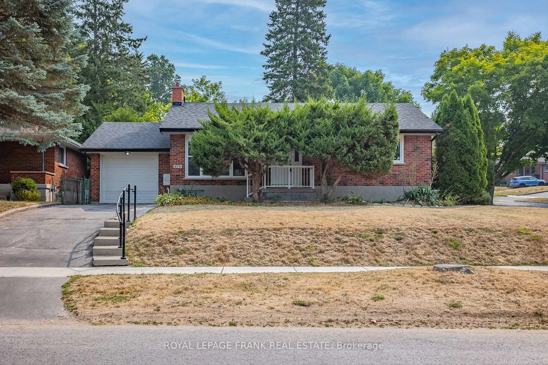 Photo 1 of 976 Glebemount Crescent, Peterborough, Northcrest Ward 5 — HOMEH