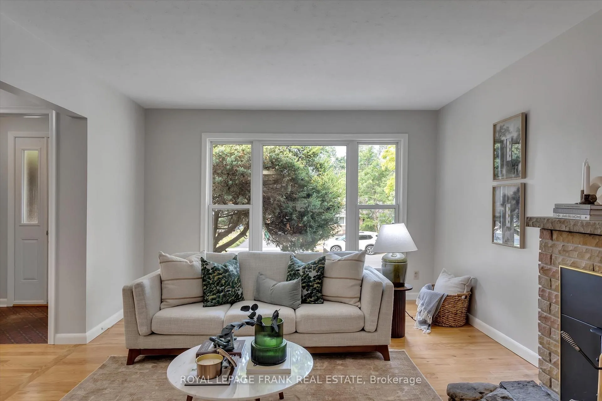 Photo 7 of 976 Glebemount Crescent, Peterborough, Northcrest Ward 5 — HOMEH