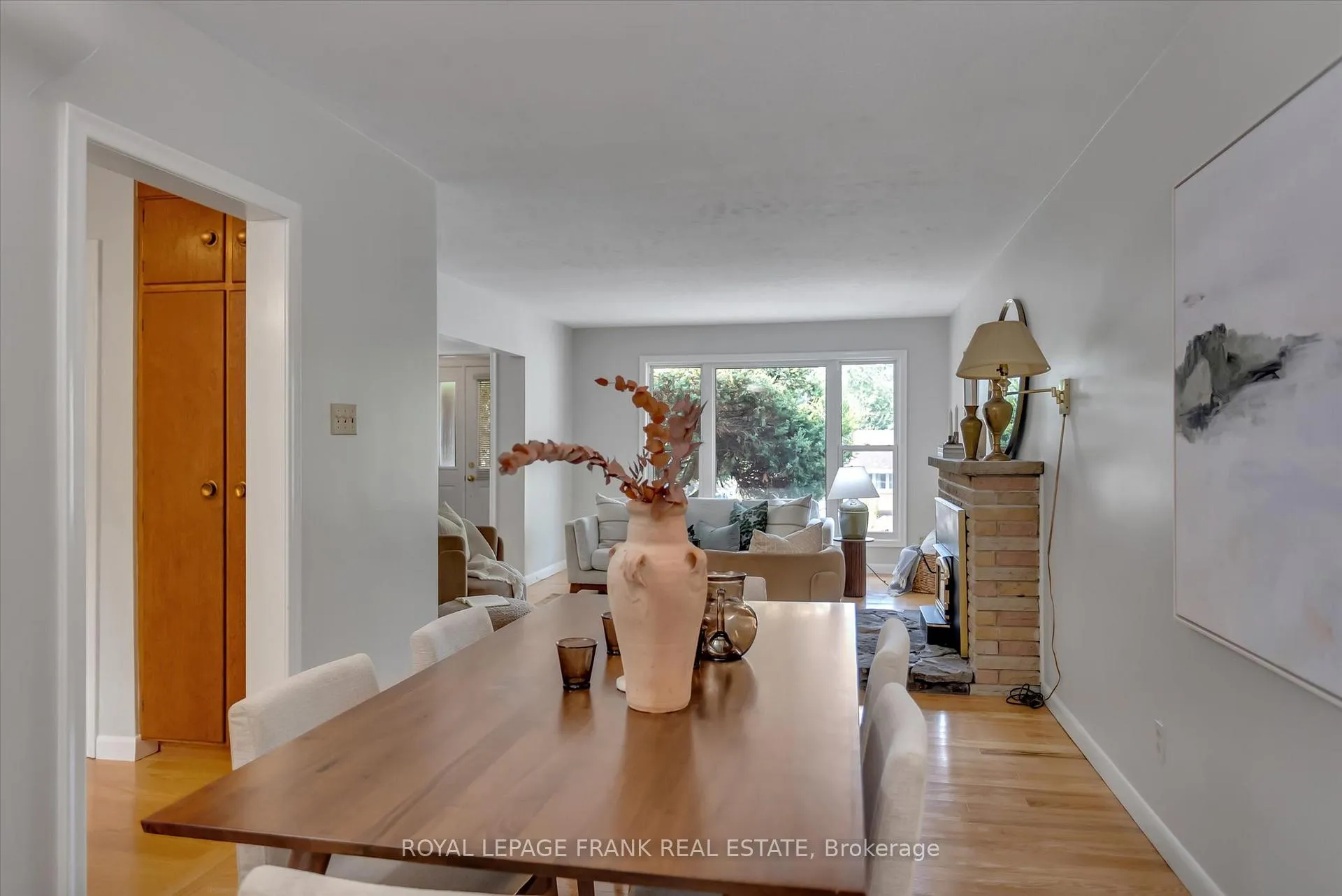 Photo 8 of 976 Glebemount Crescent, Peterborough, Northcrest Ward 5 — HOMEH