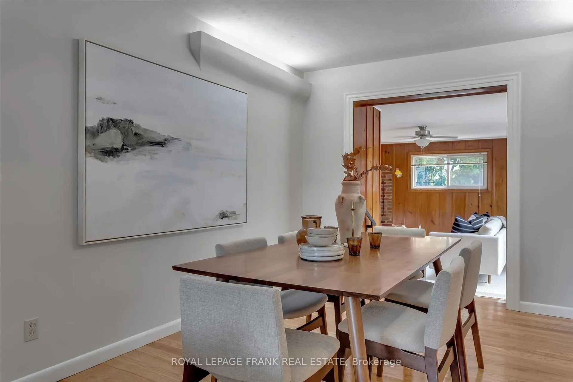 Photo 10 of 976 Glebemount Crescent, Peterborough, Northcrest Ward 5 — HOMEH