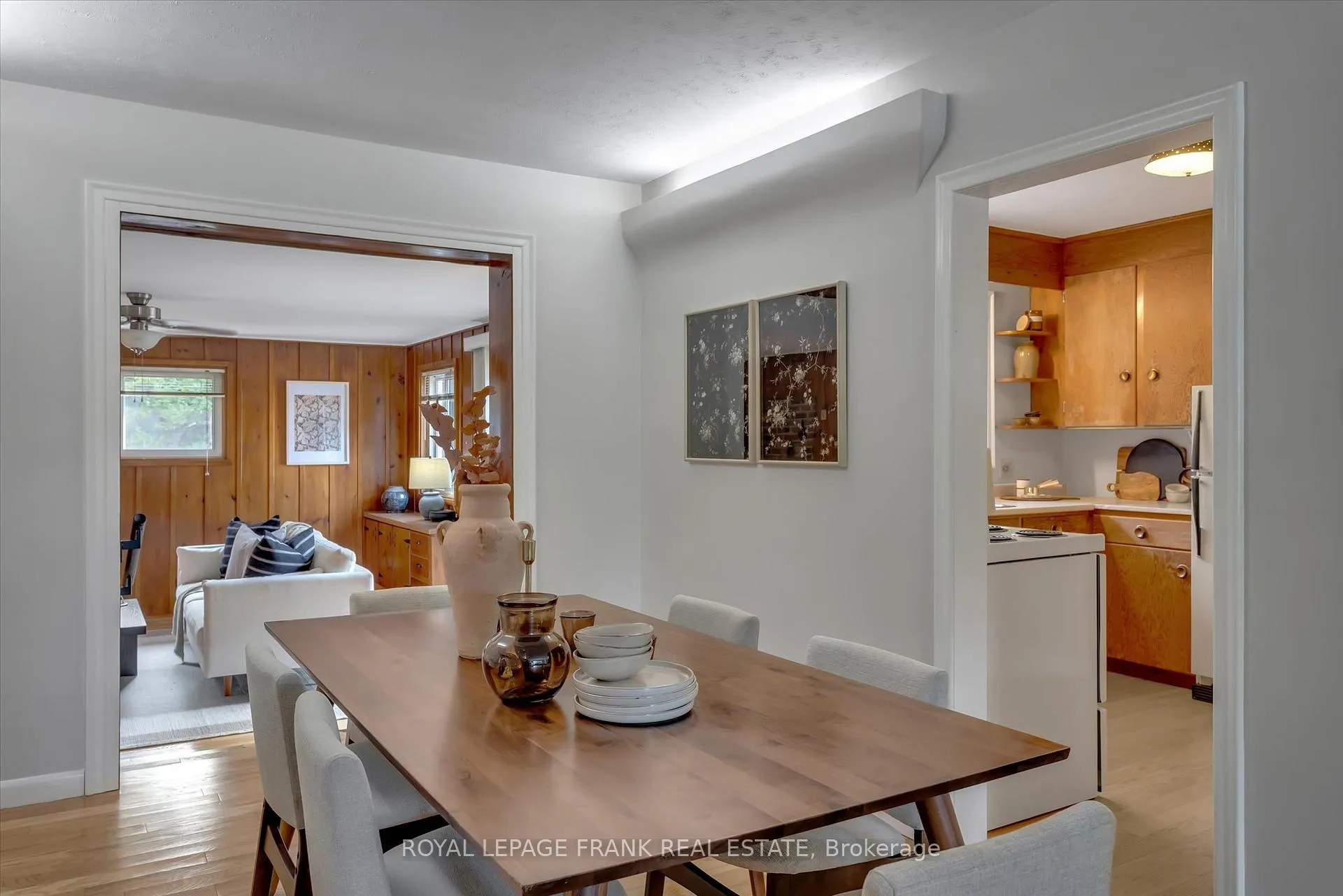 Photo 11 of 976 Glebemount Crescent, Peterborough, Northcrest Ward 5 — HOMEH