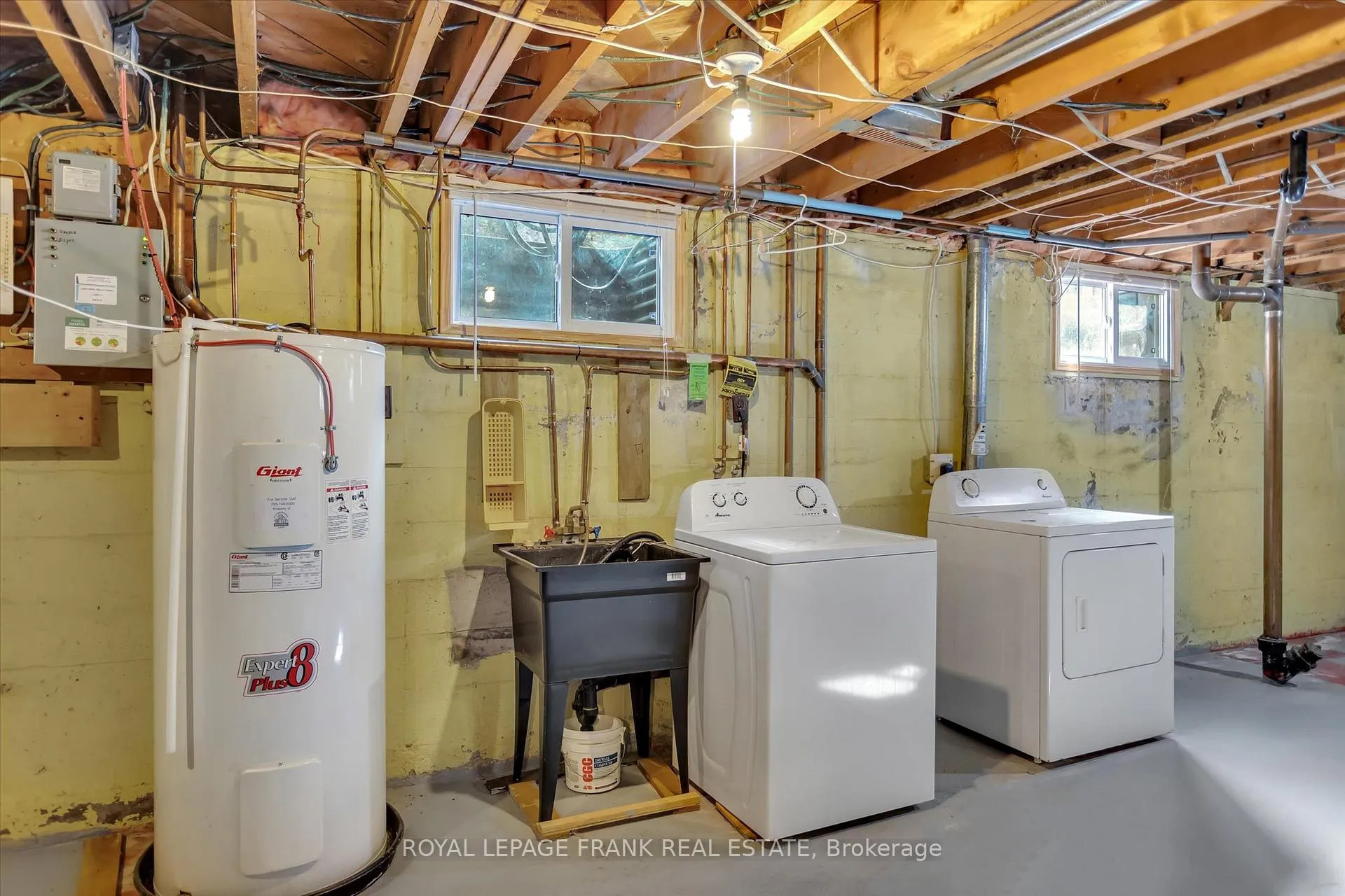 Photo 28 of 976 Glebemount Crescent, Peterborough, Northcrest Ward 5 — HOMEH