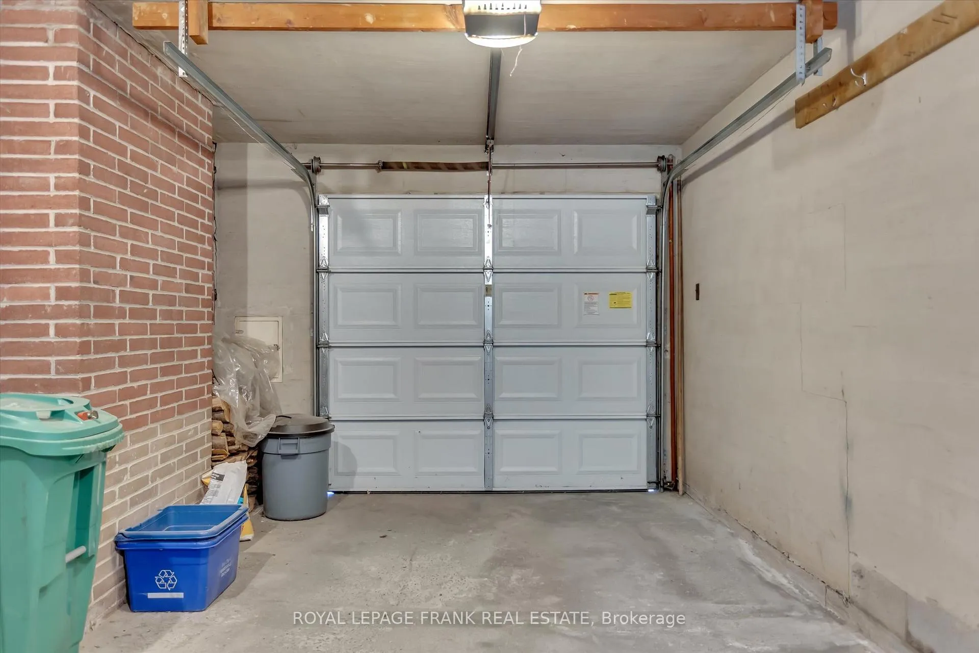 Photo 32 of 976 Glebemount Crescent, Peterborough, Northcrest Ward 5 — HOMEH
