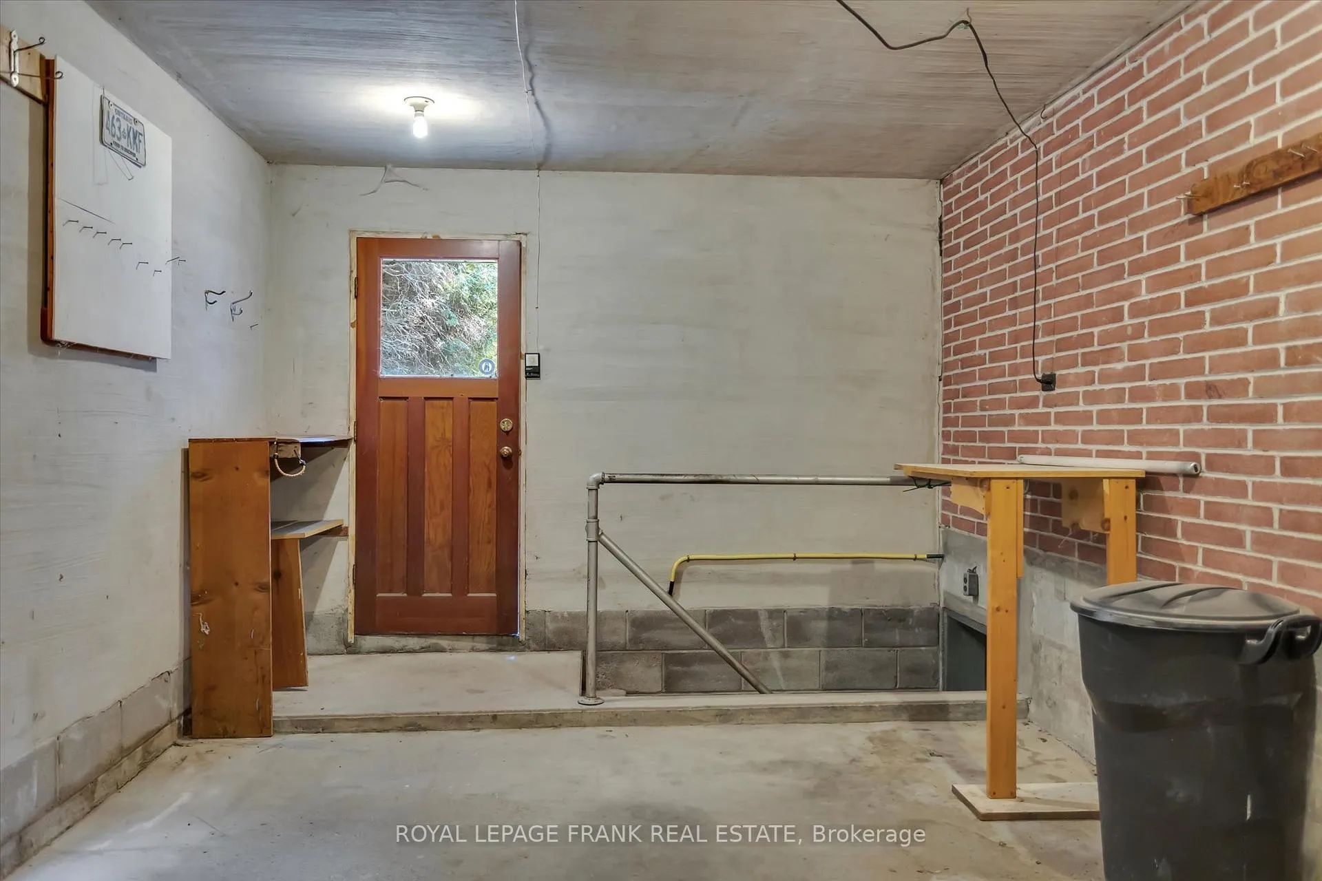 Photo 33 of 976 Glebemount Crescent, Peterborough, Northcrest Ward 5 — HOMEH