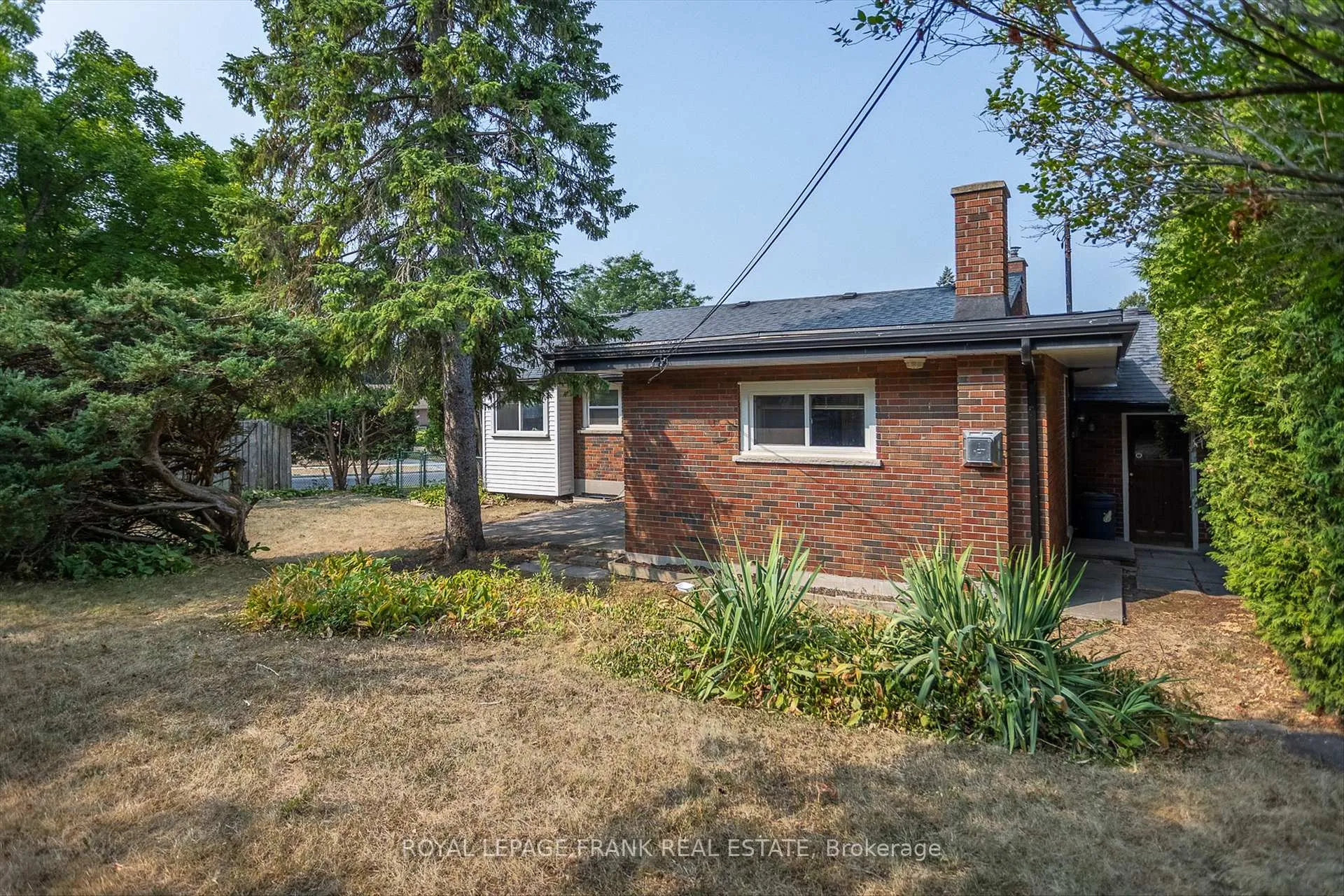 Photo 34 of 976 Glebemount Crescent, Peterborough, Northcrest Ward 5 — HOMEH