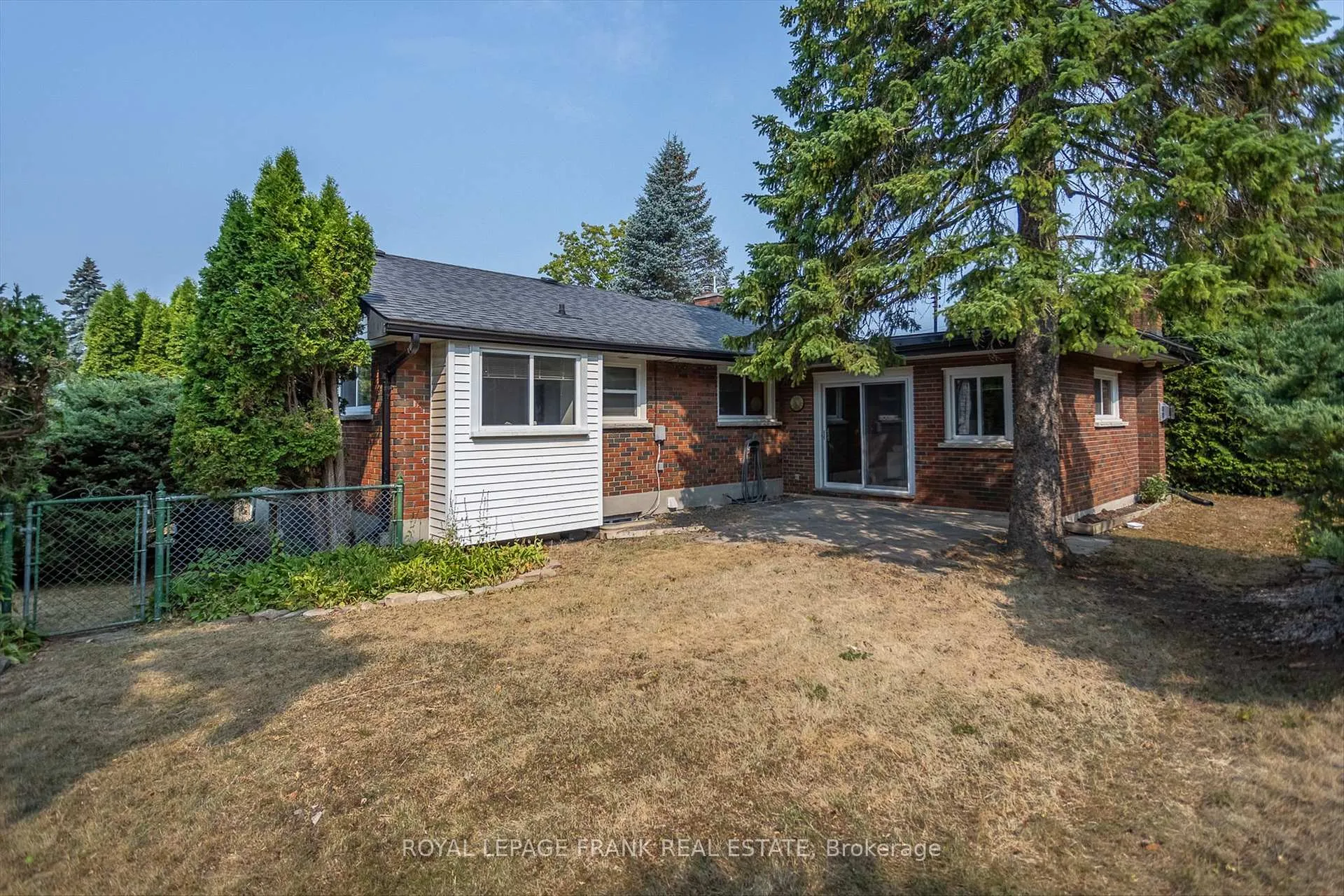 Photo 35 of 976 Glebemount Crescent, Peterborough, Northcrest Ward 5 — HOMEH