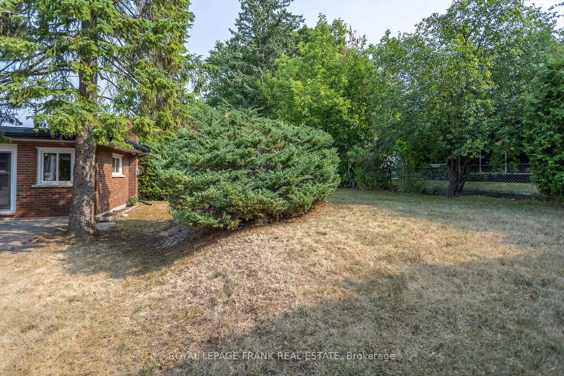 Photo 36 of 976 Glebemount Crescent, Peterborough, Northcrest Ward 5 — HOMEH