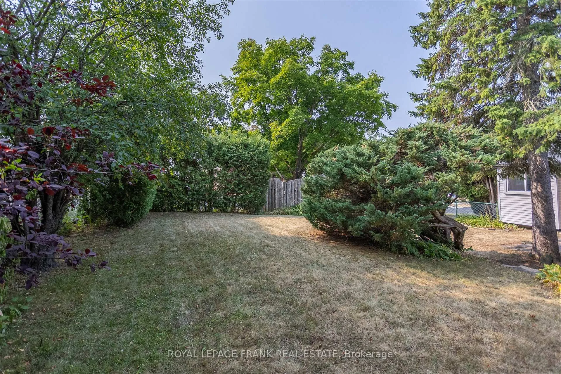 Photo 37 of 976 Glebemount Crescent, Peterborough, Northcrest Ward 5 — HOMEH