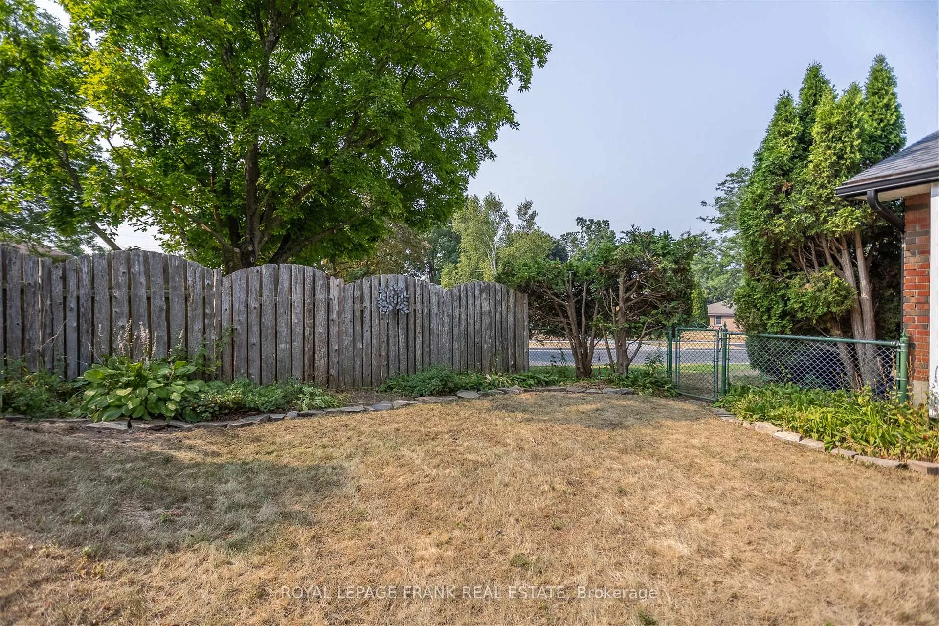 Photo 38 of 976 Glebemount Crescent, Peterborough, Northcrest Ward 5 — HOMEH
