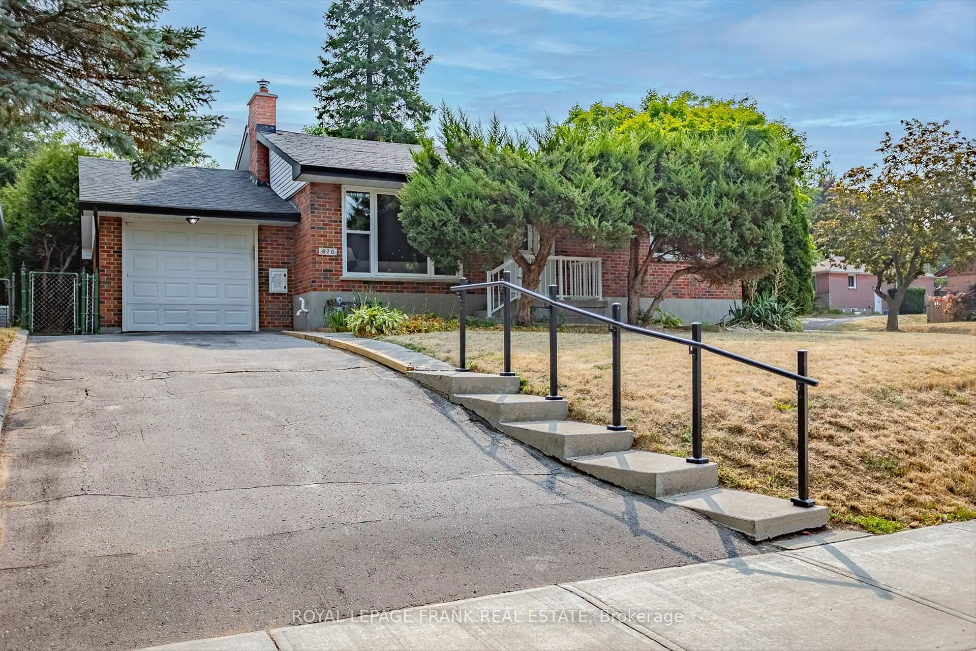 Photo 40 of 976 Glebemount Crescent, Peterborough, Northcrest Ward 5 — HOMEH