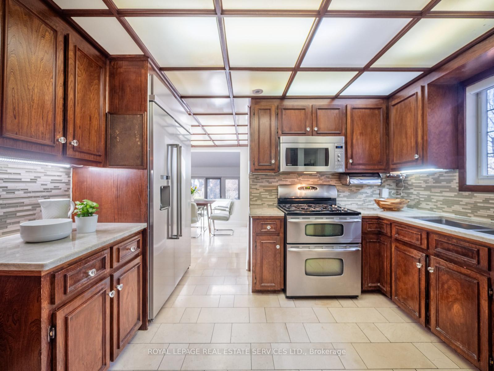 Photo 10 of 71 Highbourne Road, Toronto, Yonge-Eglinton — HOMEH