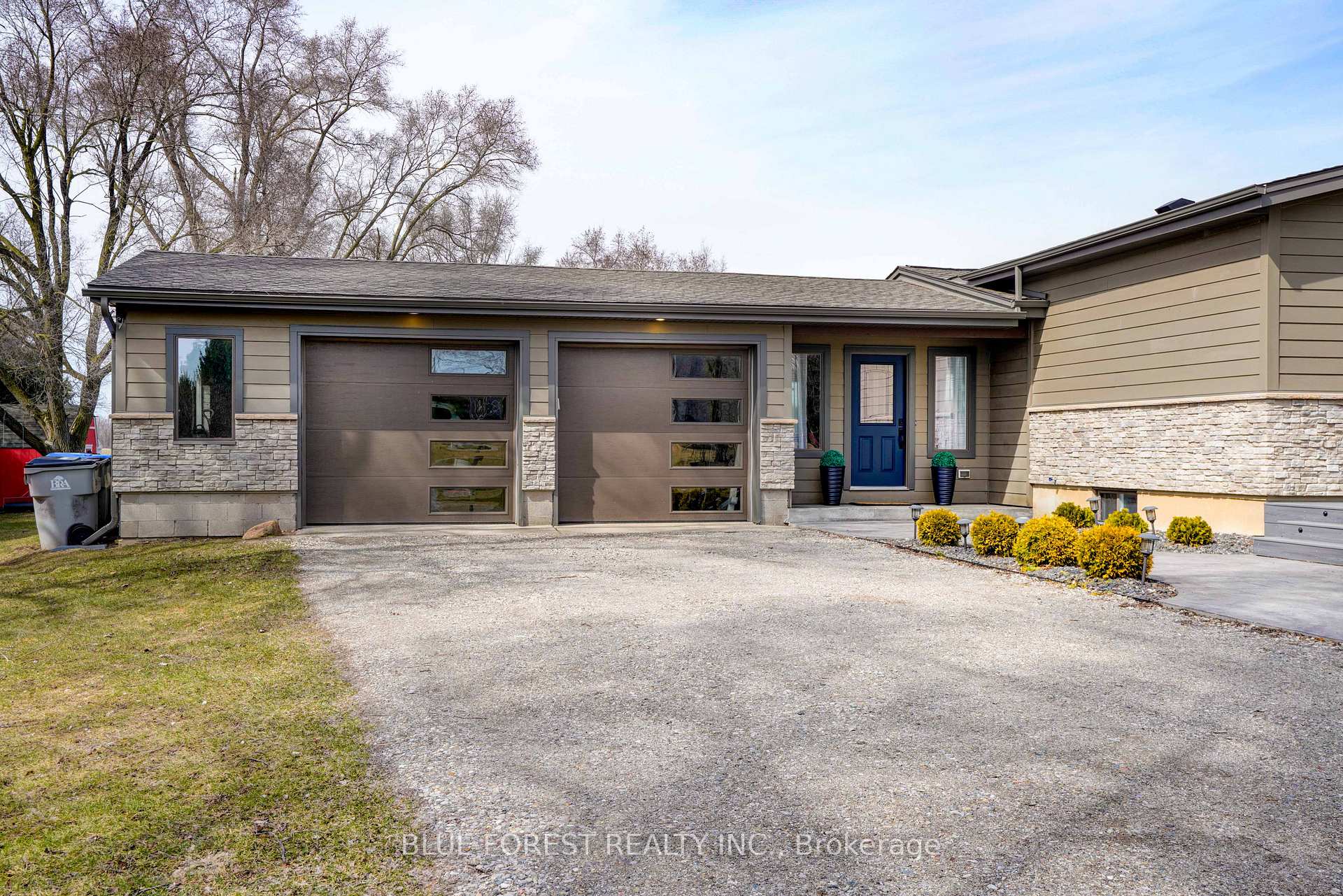 Photo 3 of 8748 Glengyle Drive, Strathroy-Caradoc, Rural Strathroy-Caradoc — HOMEH
