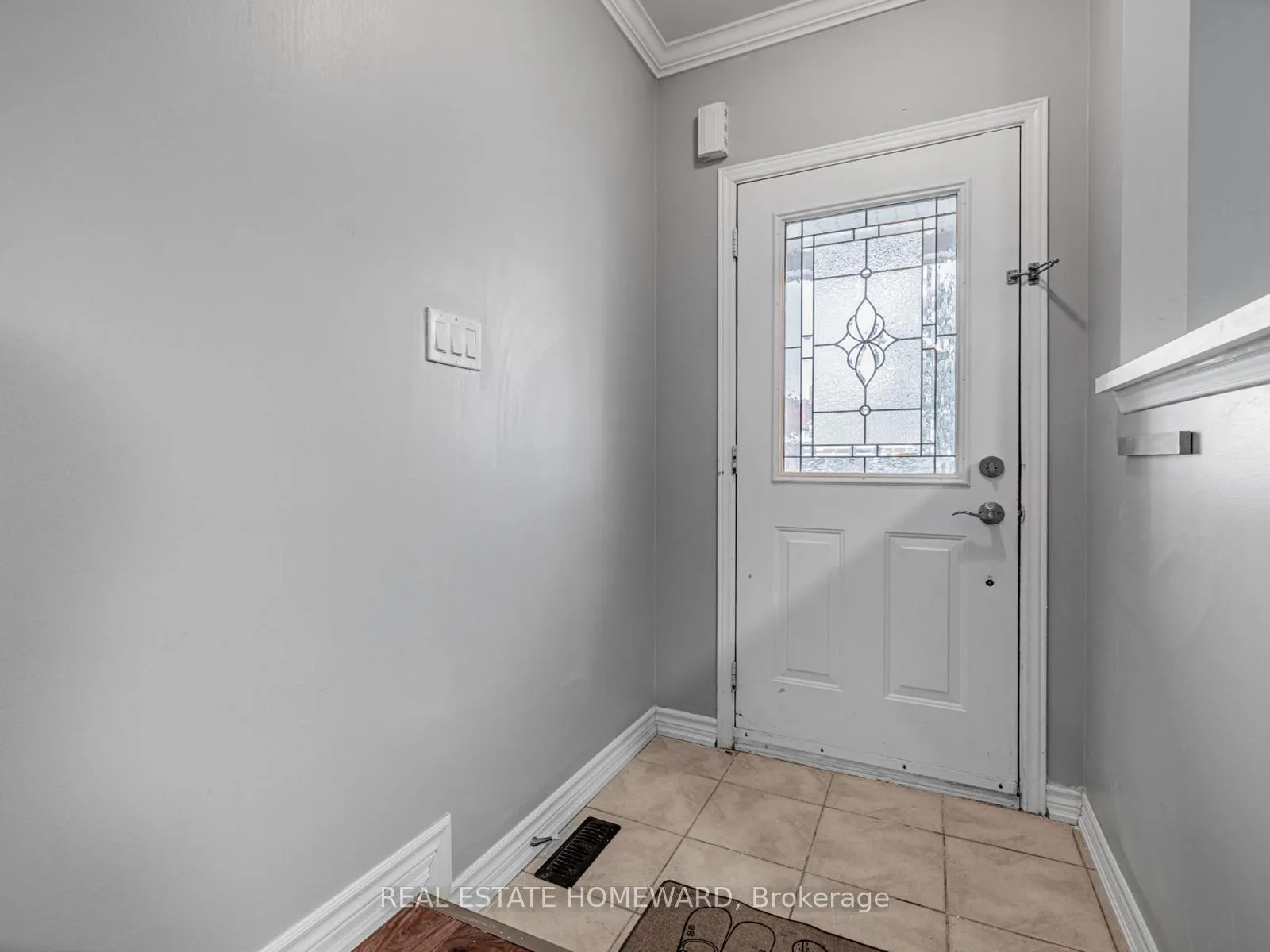 Photo 4 of 304 Flagstone Way, Newmarket, Woodland Hill — HOMEH